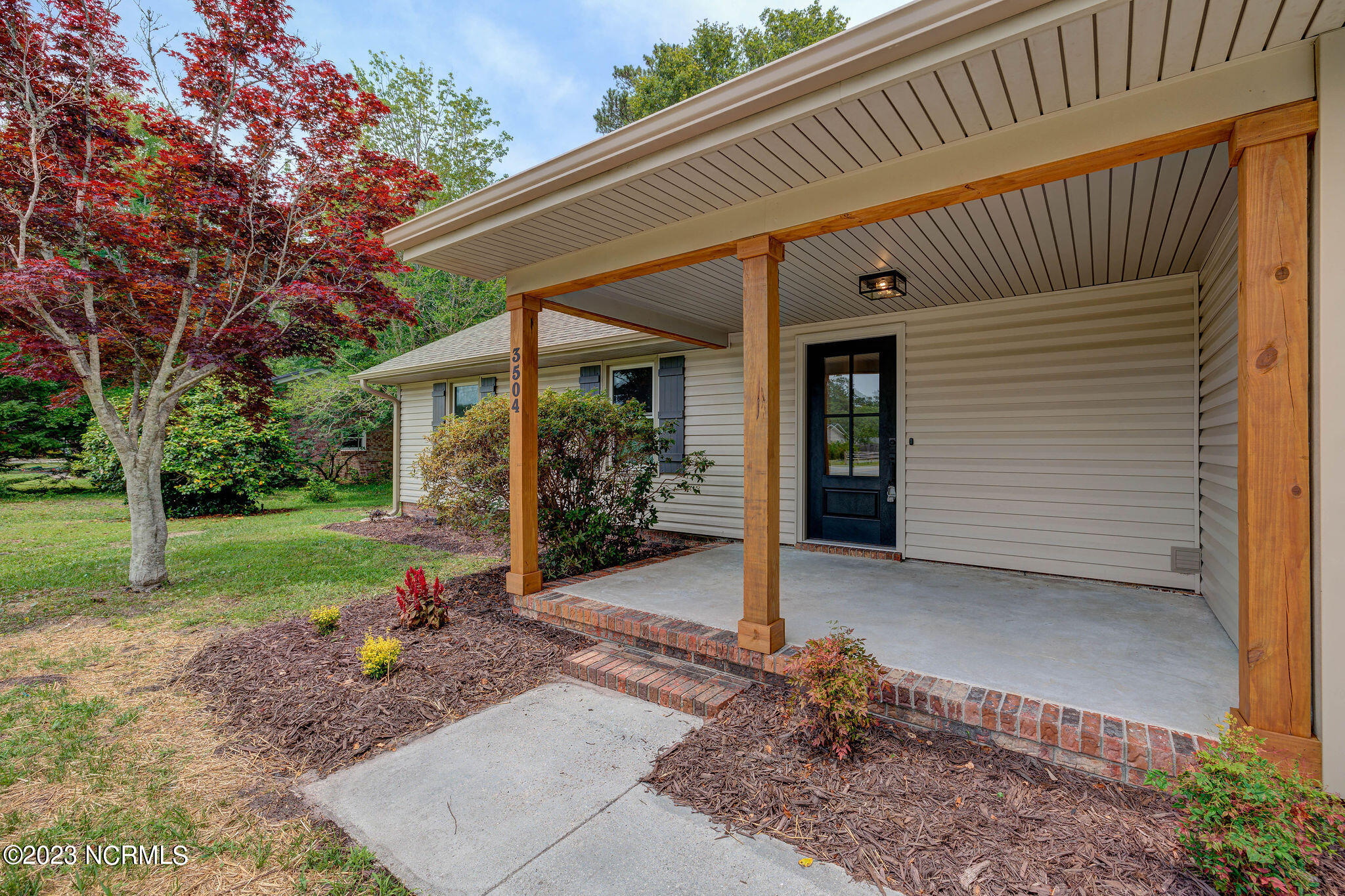 3504 Middle Sound Loop Road