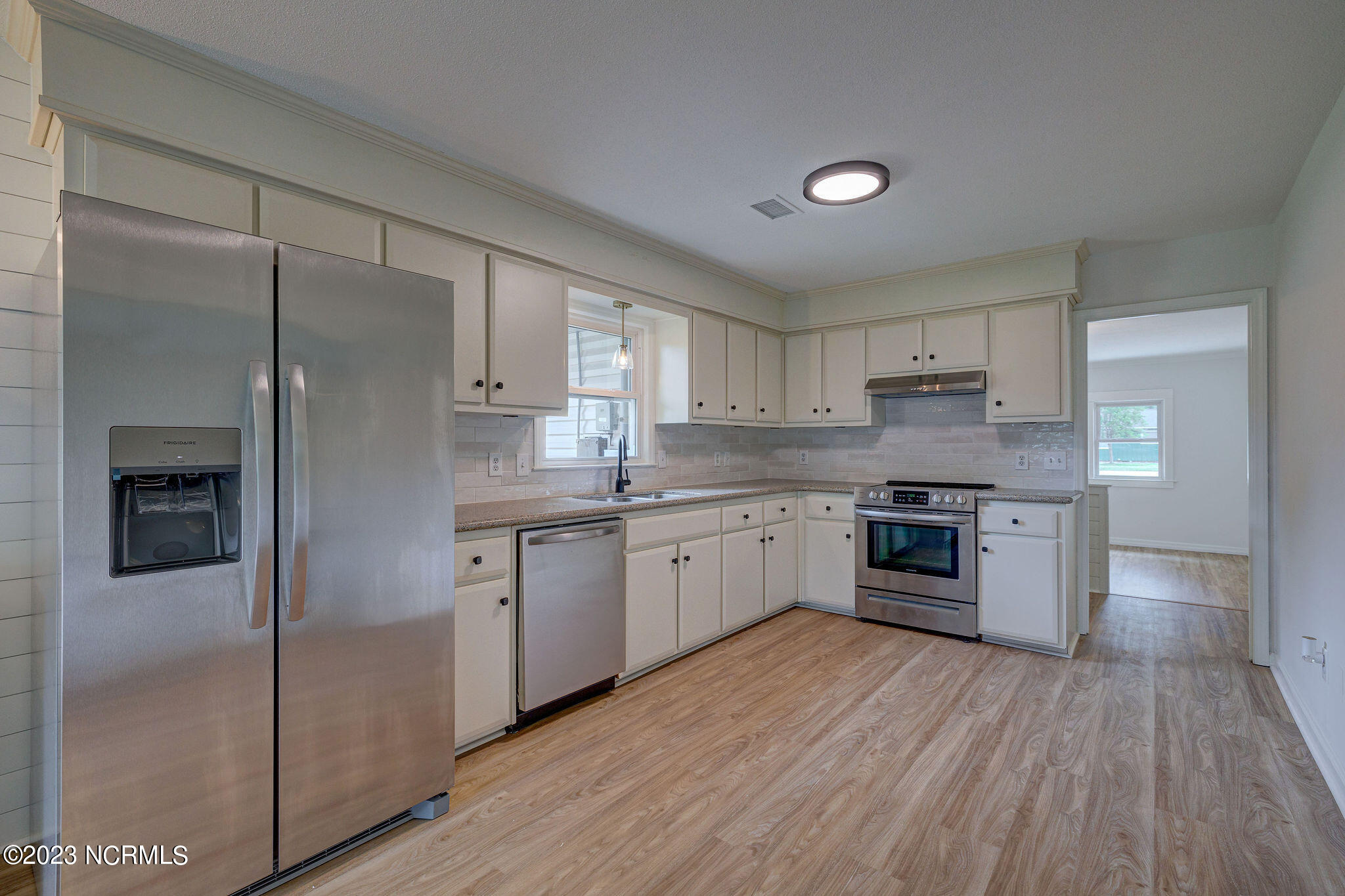 3504 Middle Sound Loop Road