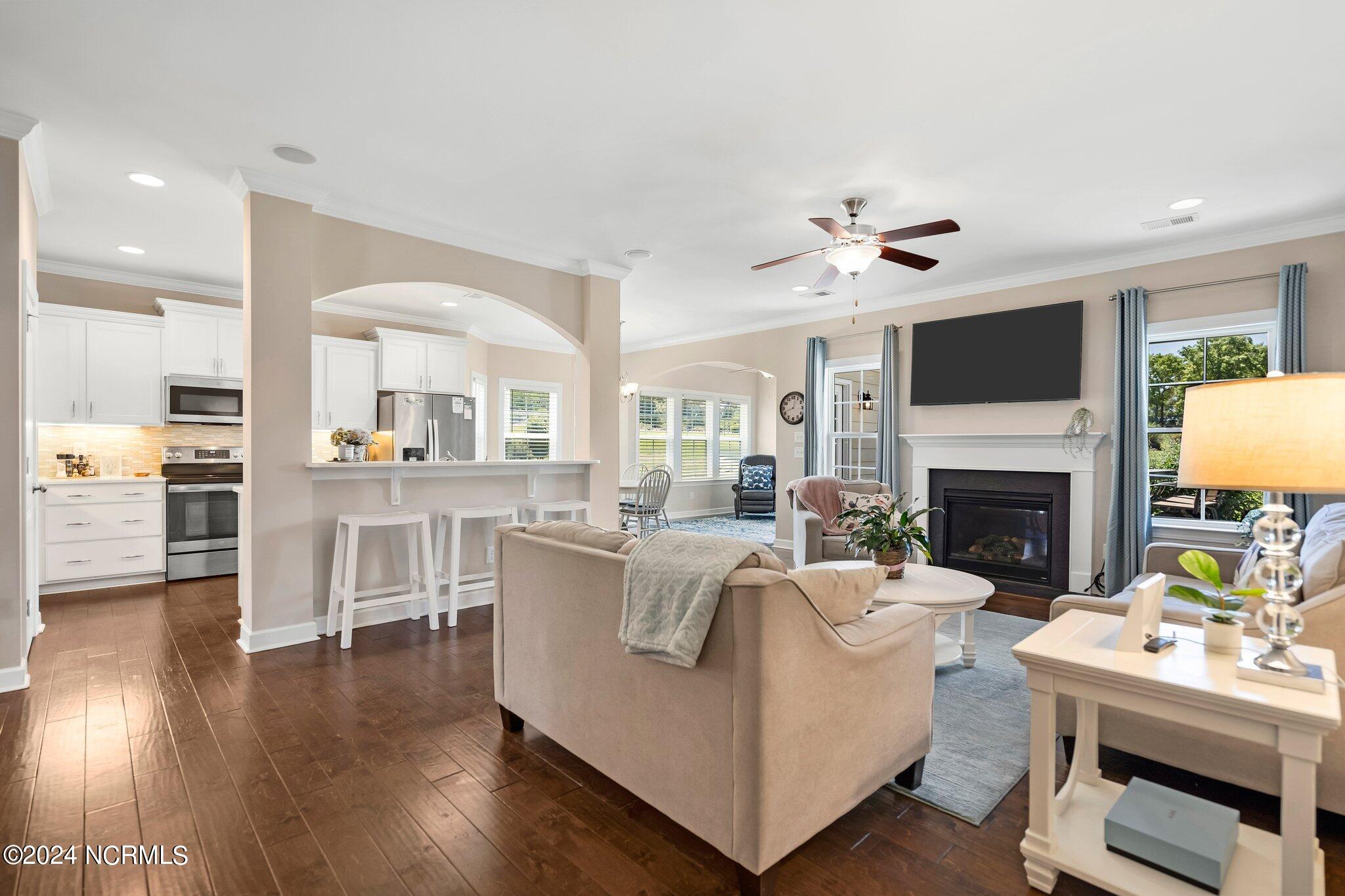 432 Island End Court