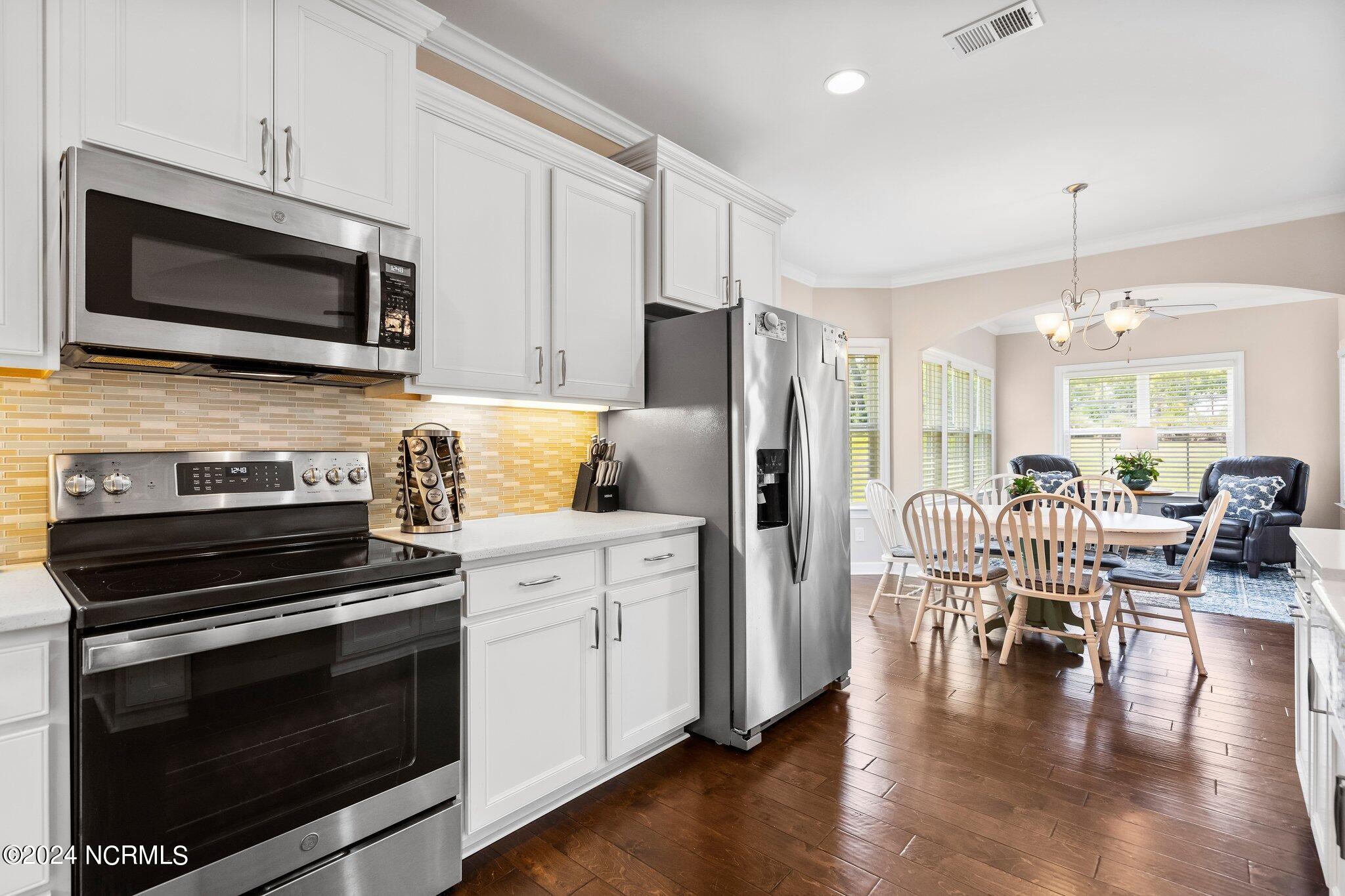 432 Island End Court