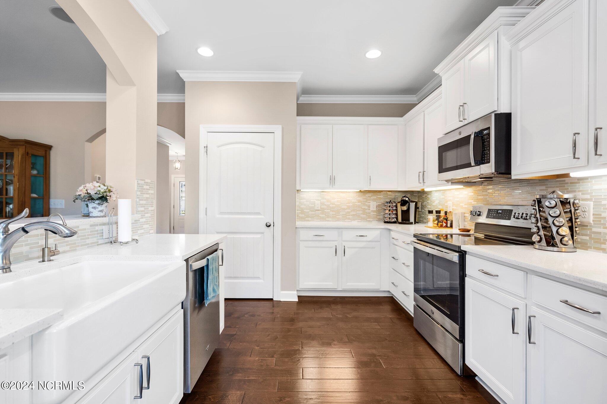 432 Island End Court