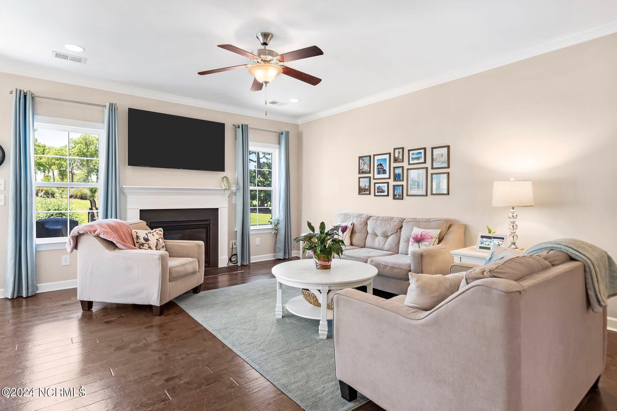 432 Island End Court