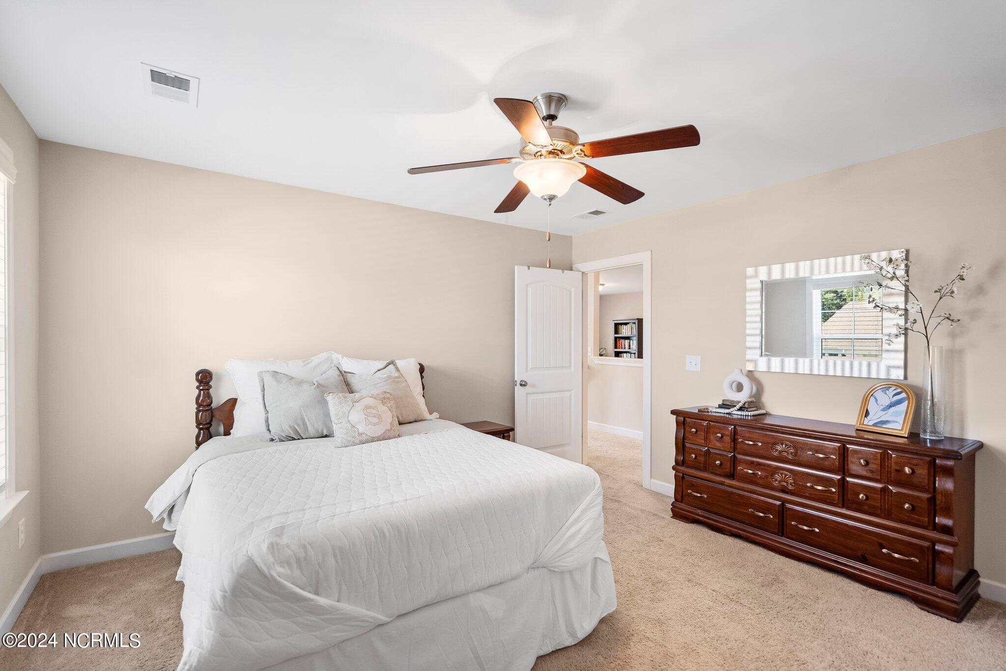 432 Island End Court