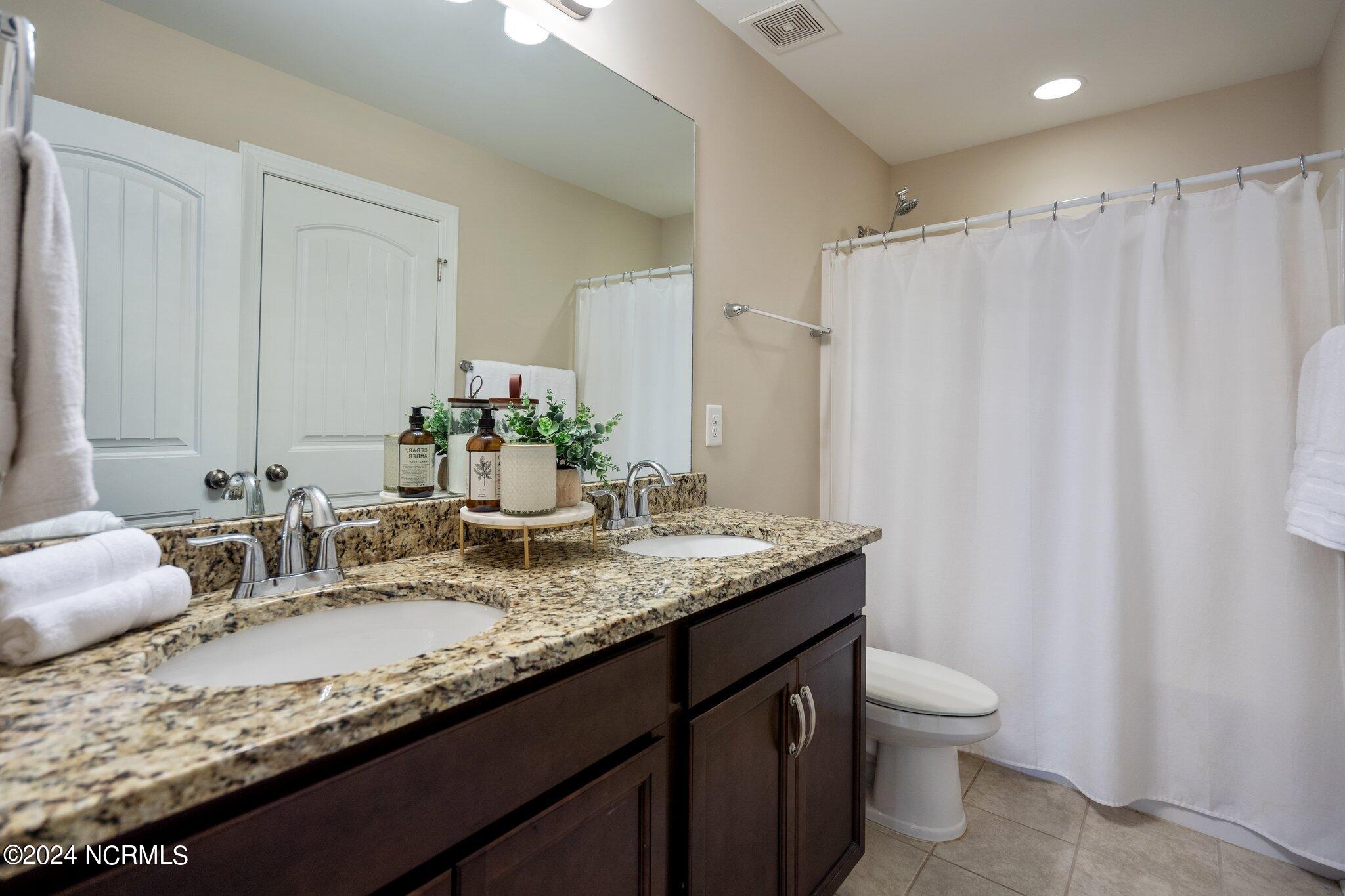 432 Island End Court