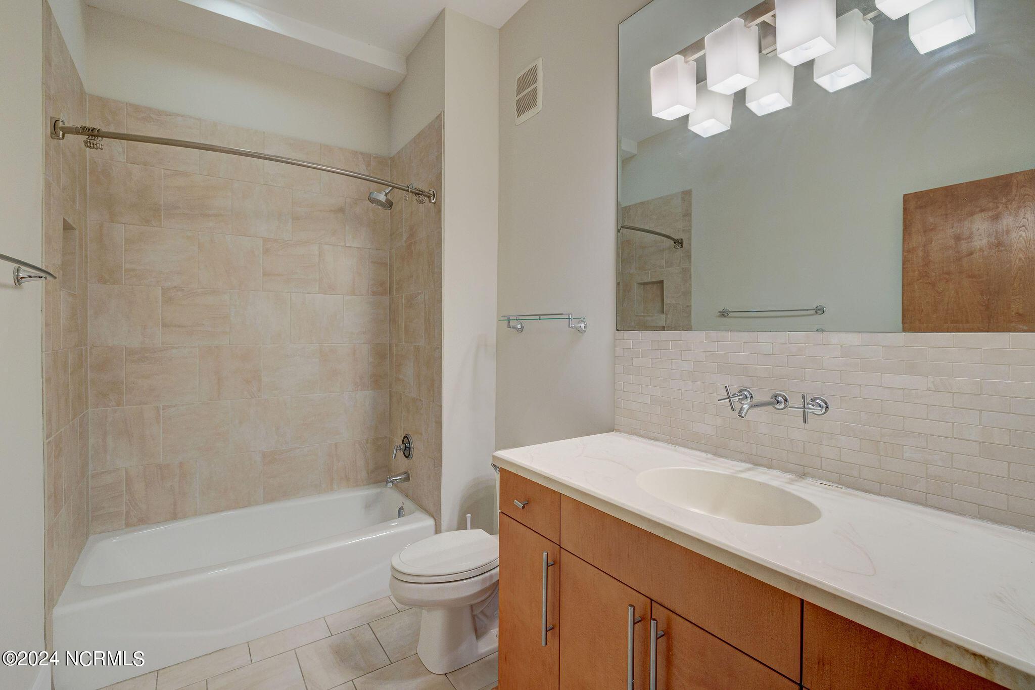 801 N 4th Street, 202