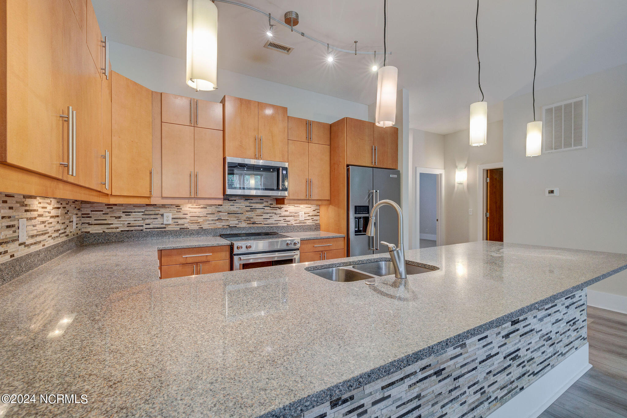 801 N 4th Street, 202