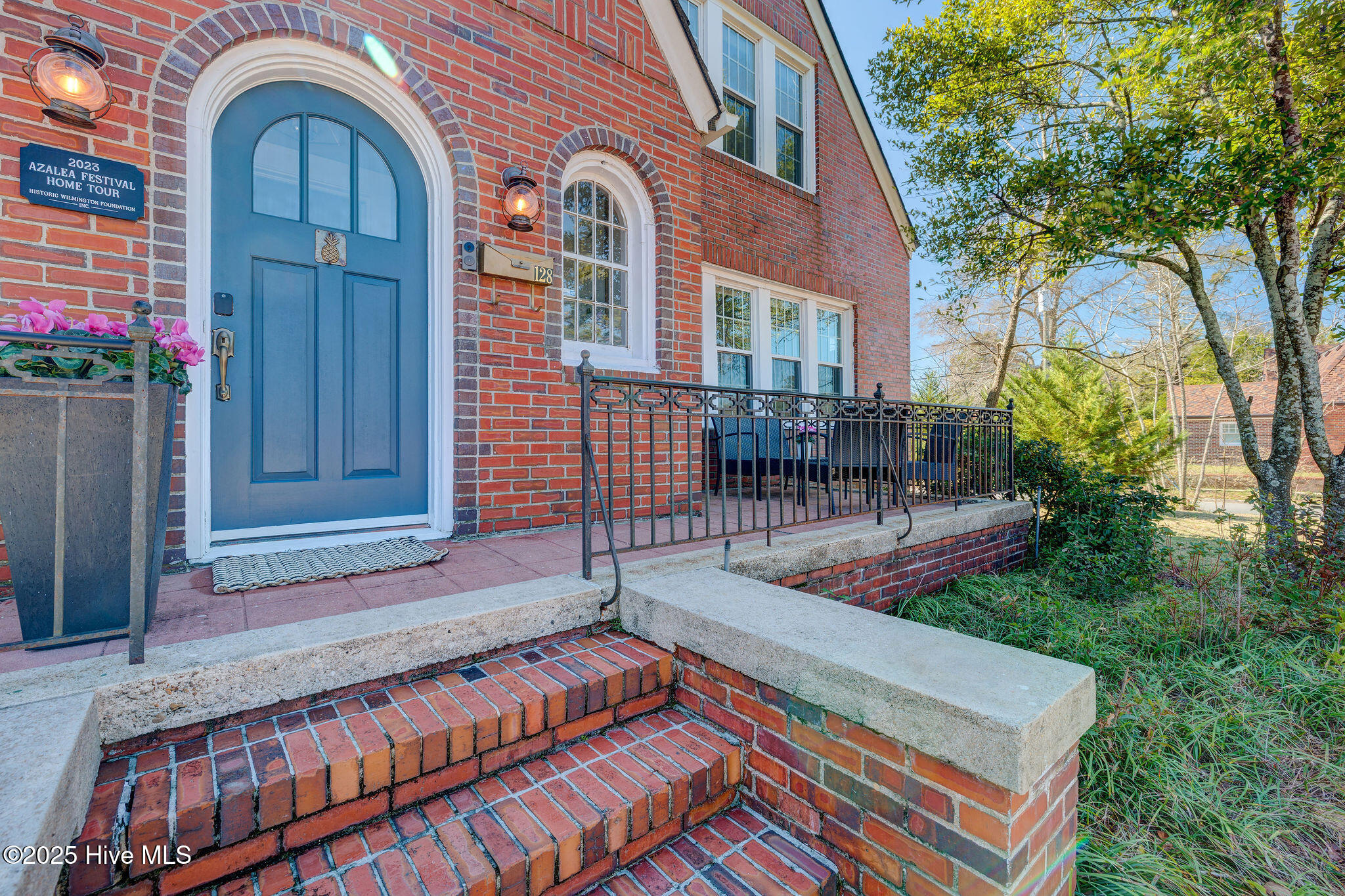 128 Northern Boulevard