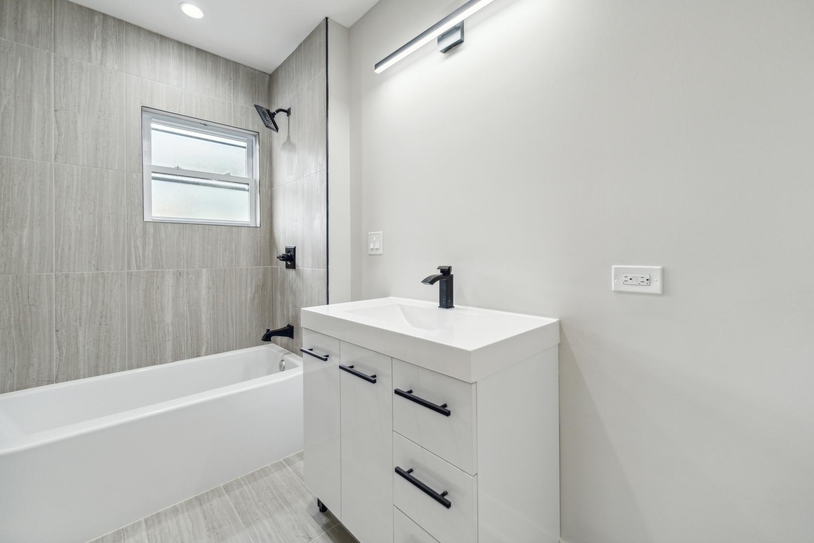 9618 S Loomis Street