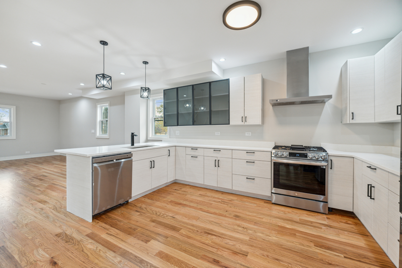 9618 S Loomis Street