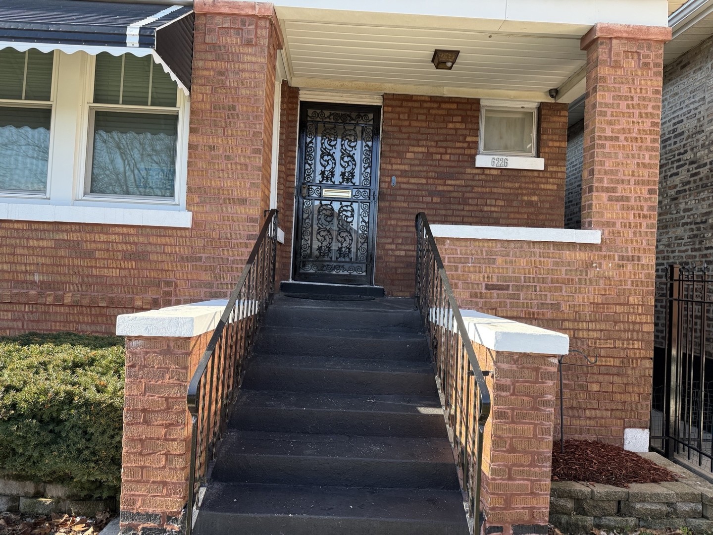 6226 S Francisco Avenue