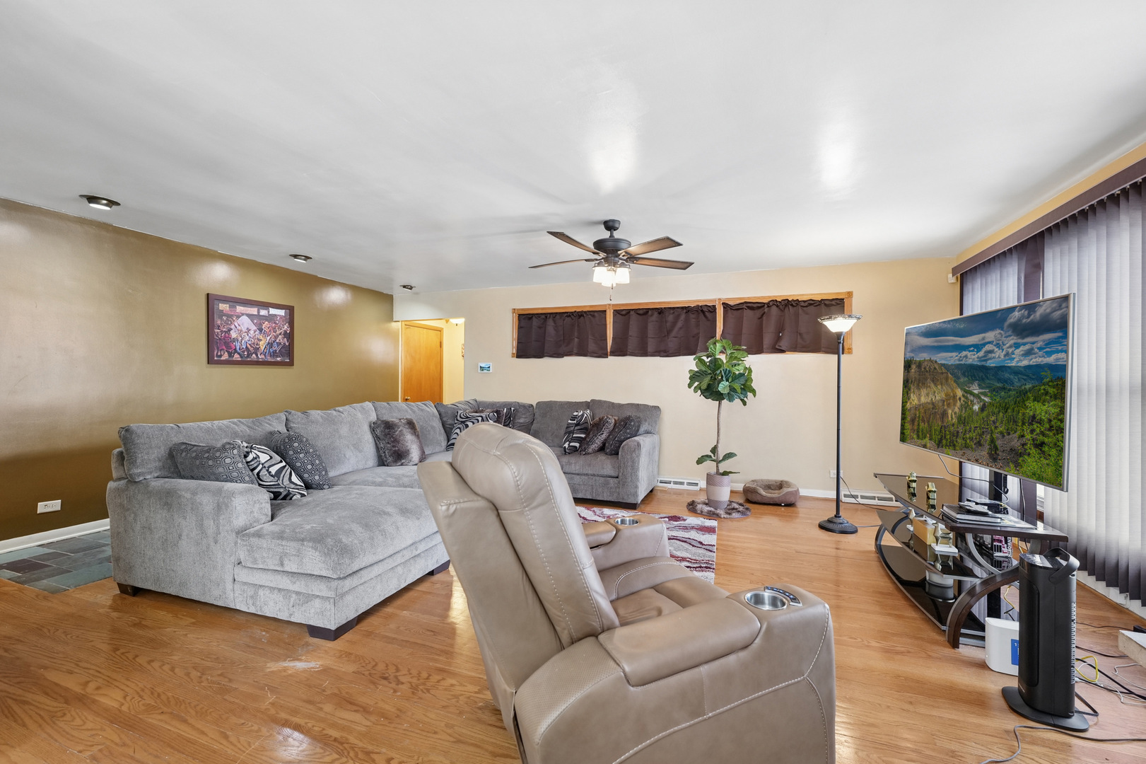 4437 W 100th Street