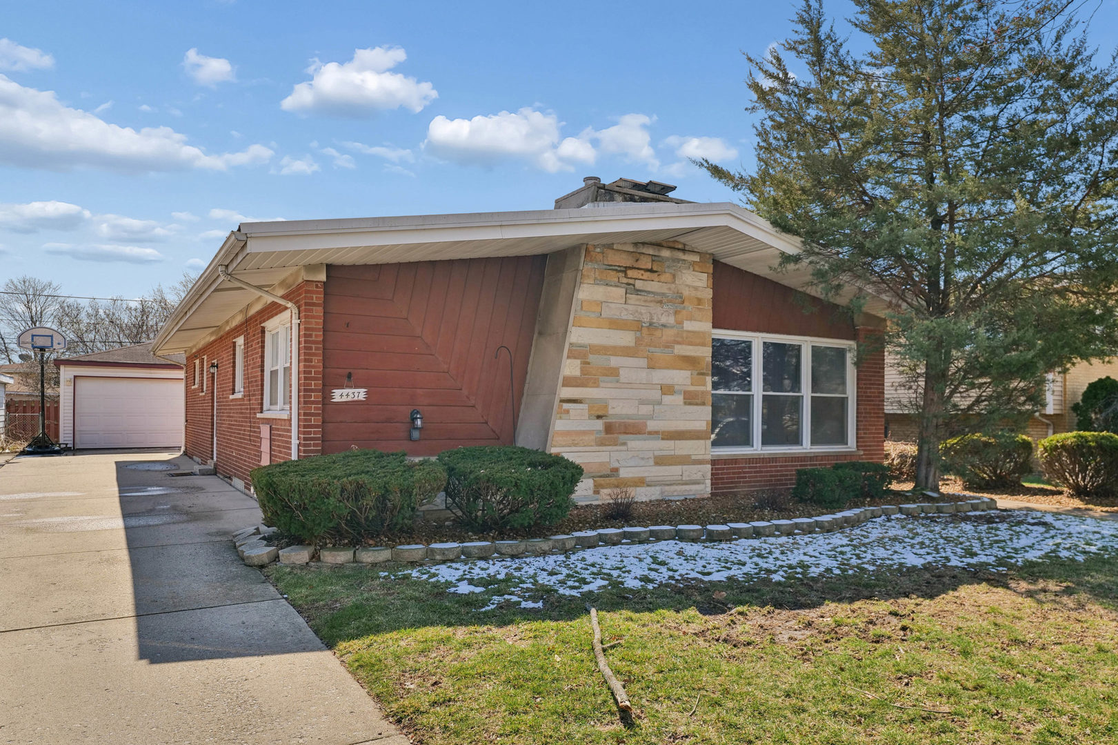 4437 W 100th Street