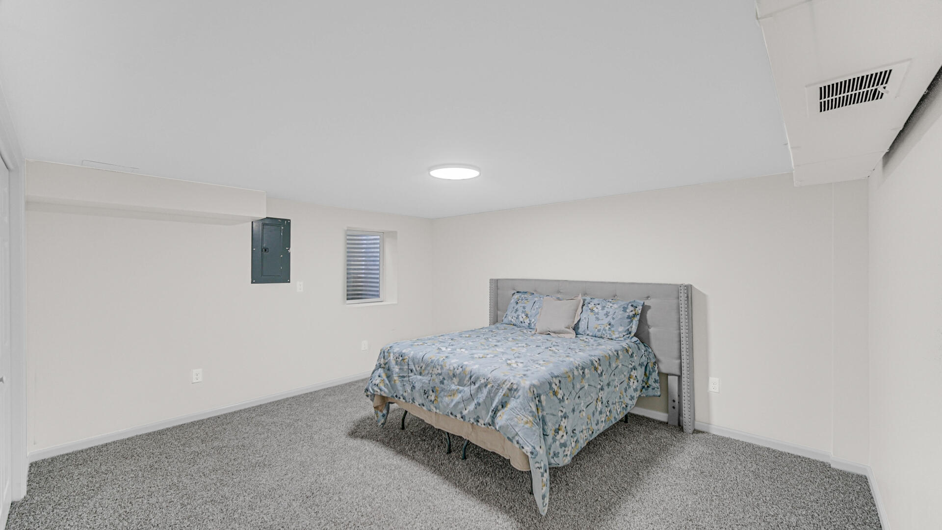 4440 E 13th Place