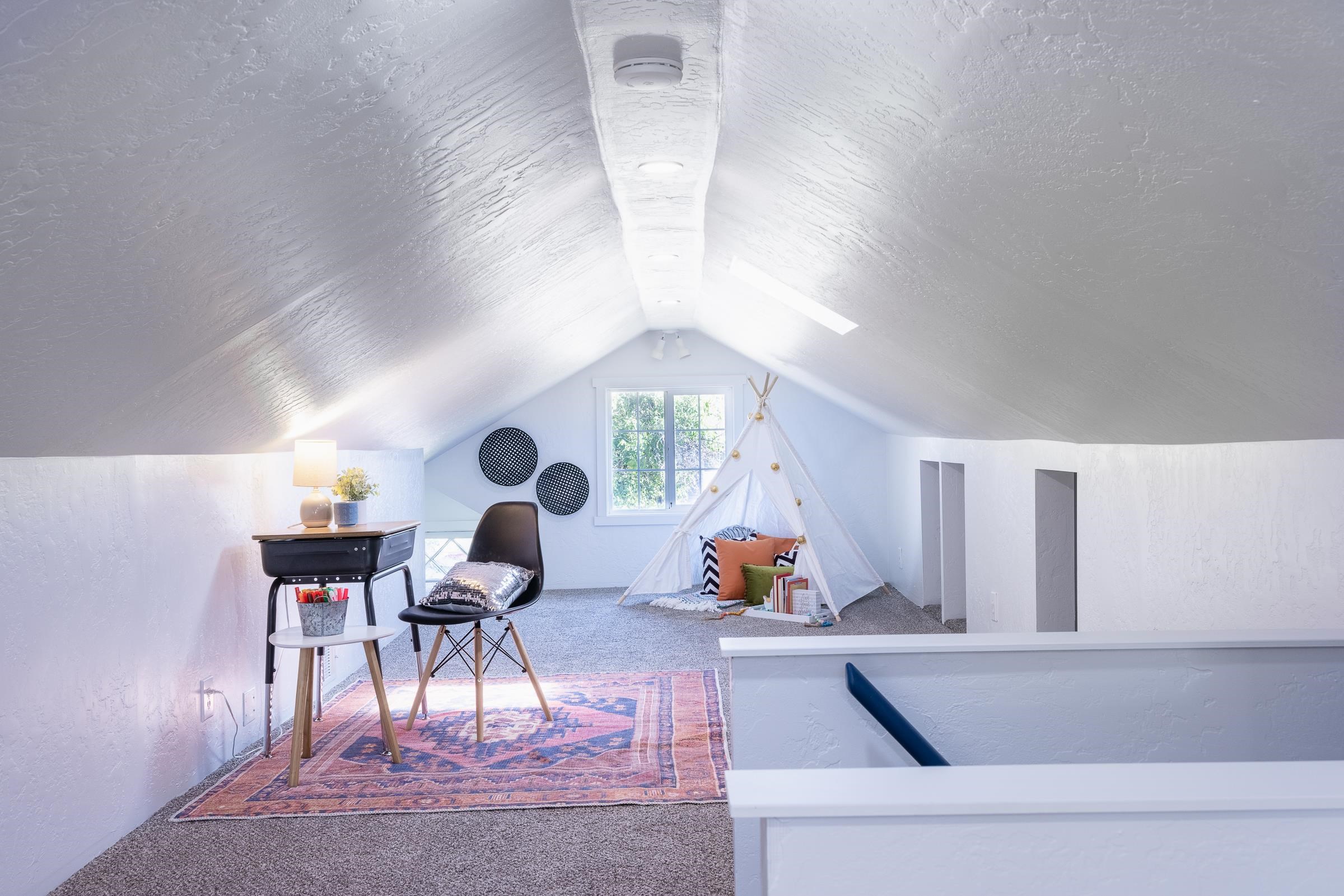 2127 E South Crescent Ave