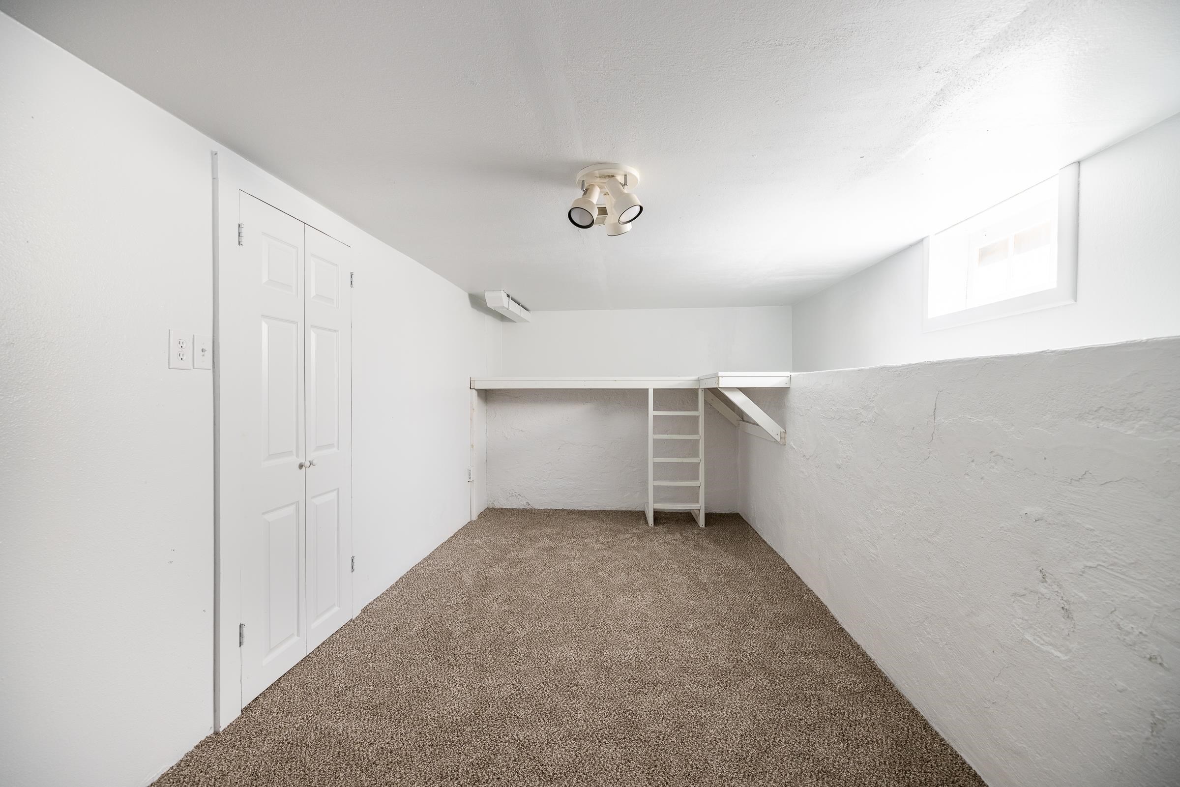 2127 E South Crescent Ave