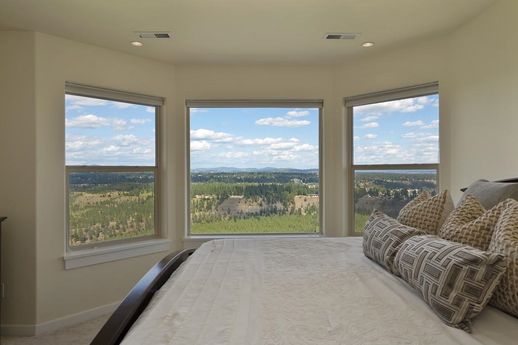 4908 N Indian Bluff Ln