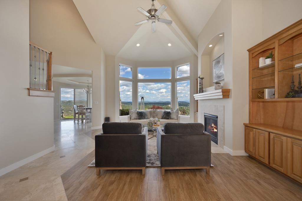 4908 N Indian Bluff Ln