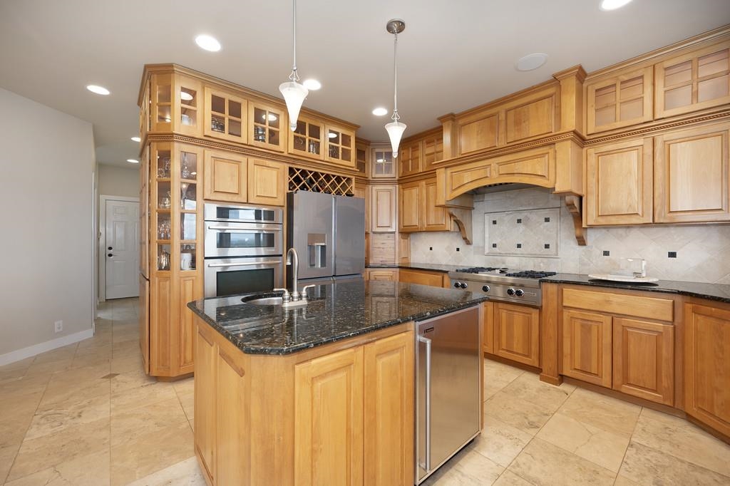 4908 N Indian Bluff Ln