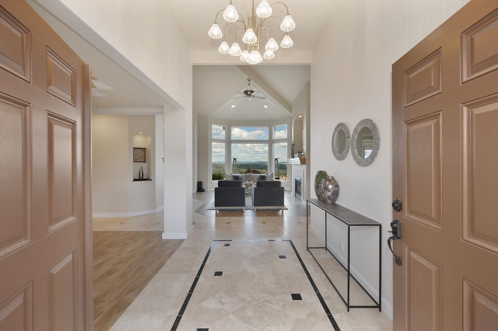 4908 N Indian Bluff Ln