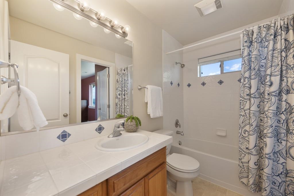 4908 N Indian Bluff Ln