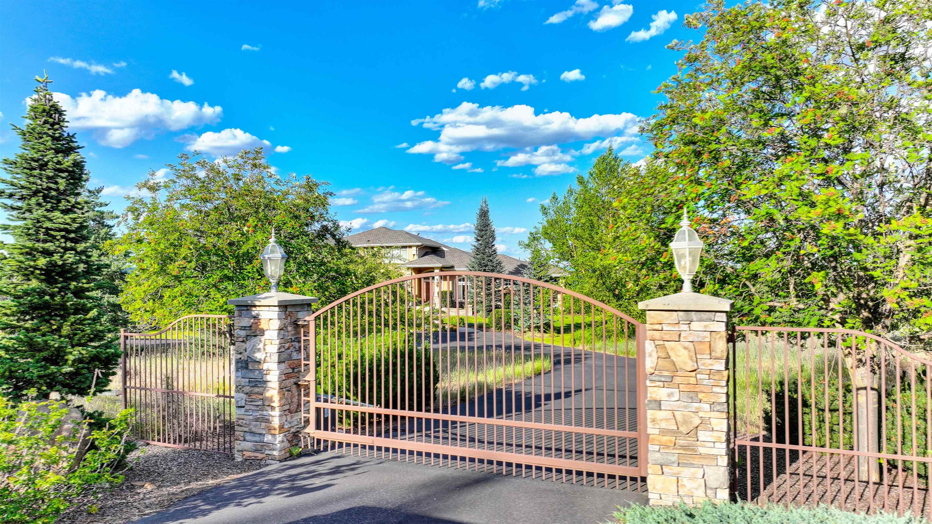 4908 N Indian Bluff Ln