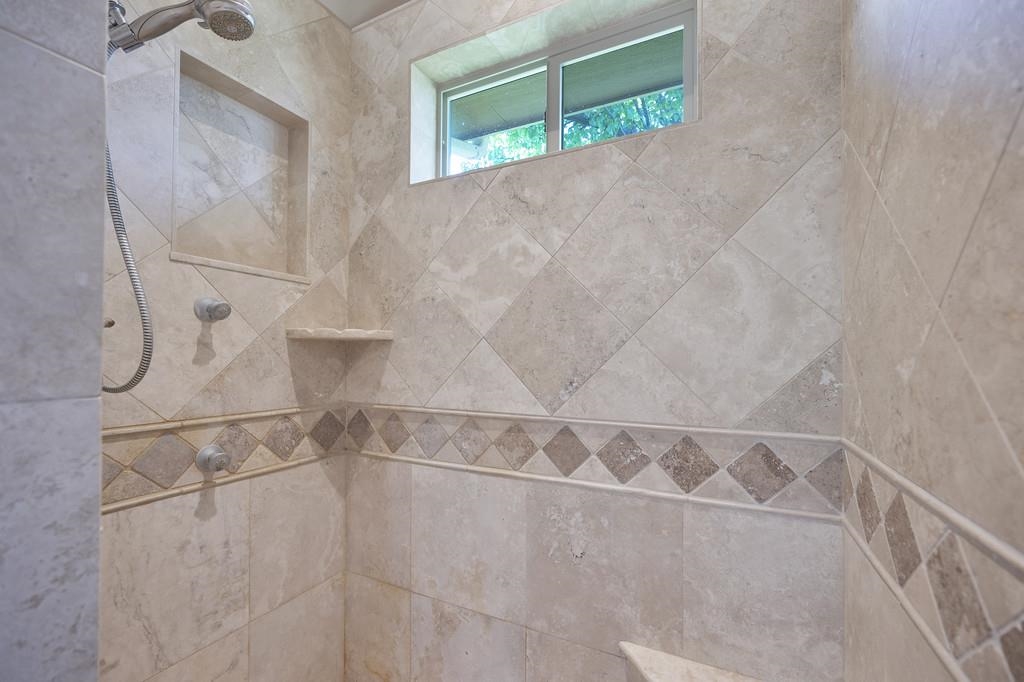 4908 N Indian Bluff Ln