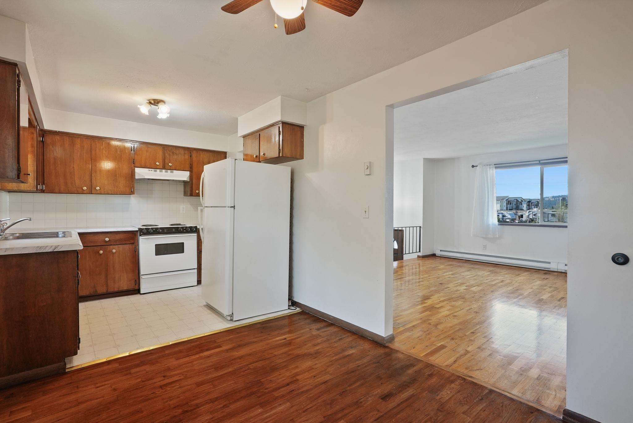 16924 E Broadway Ave