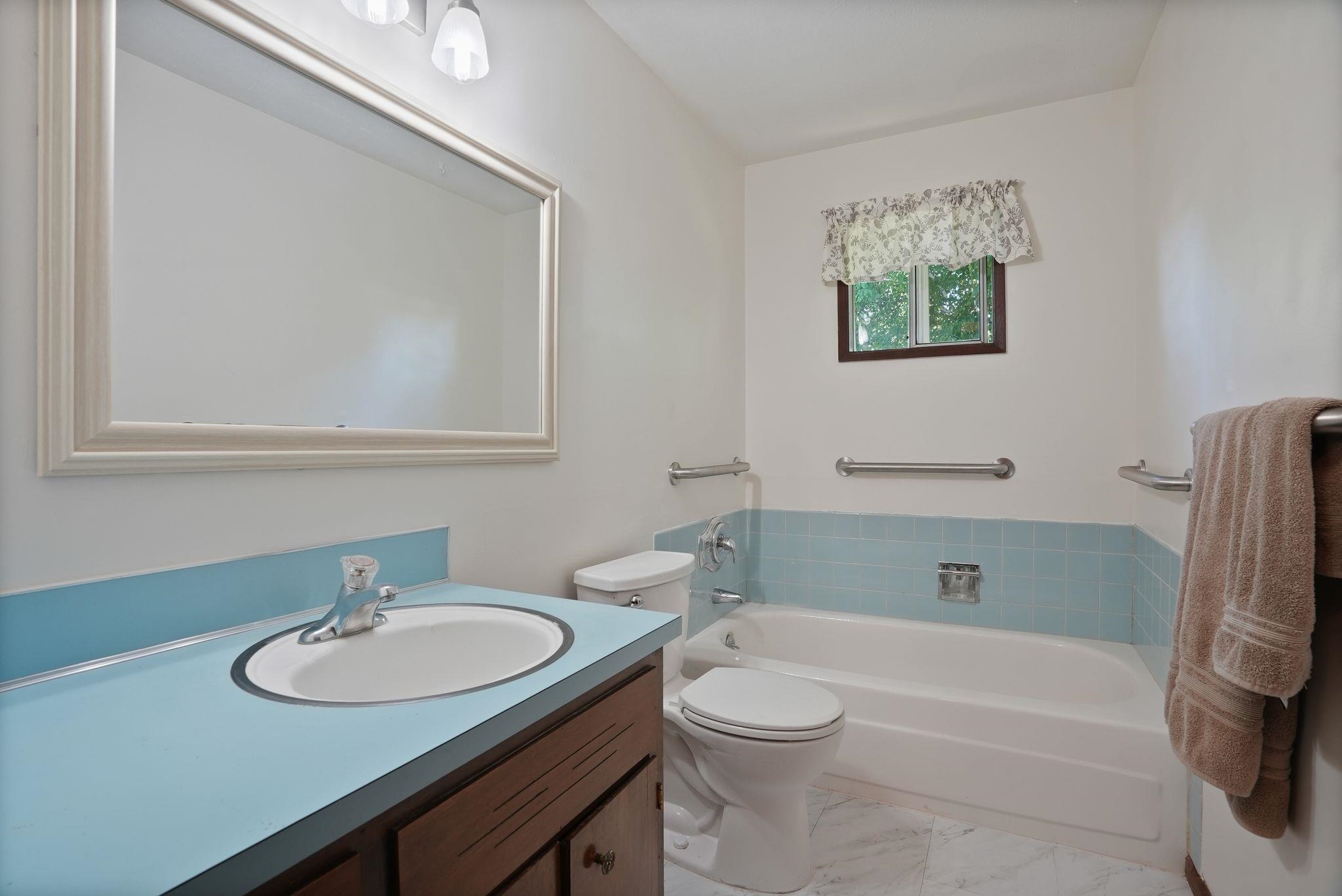 16924 E Broadway Ave