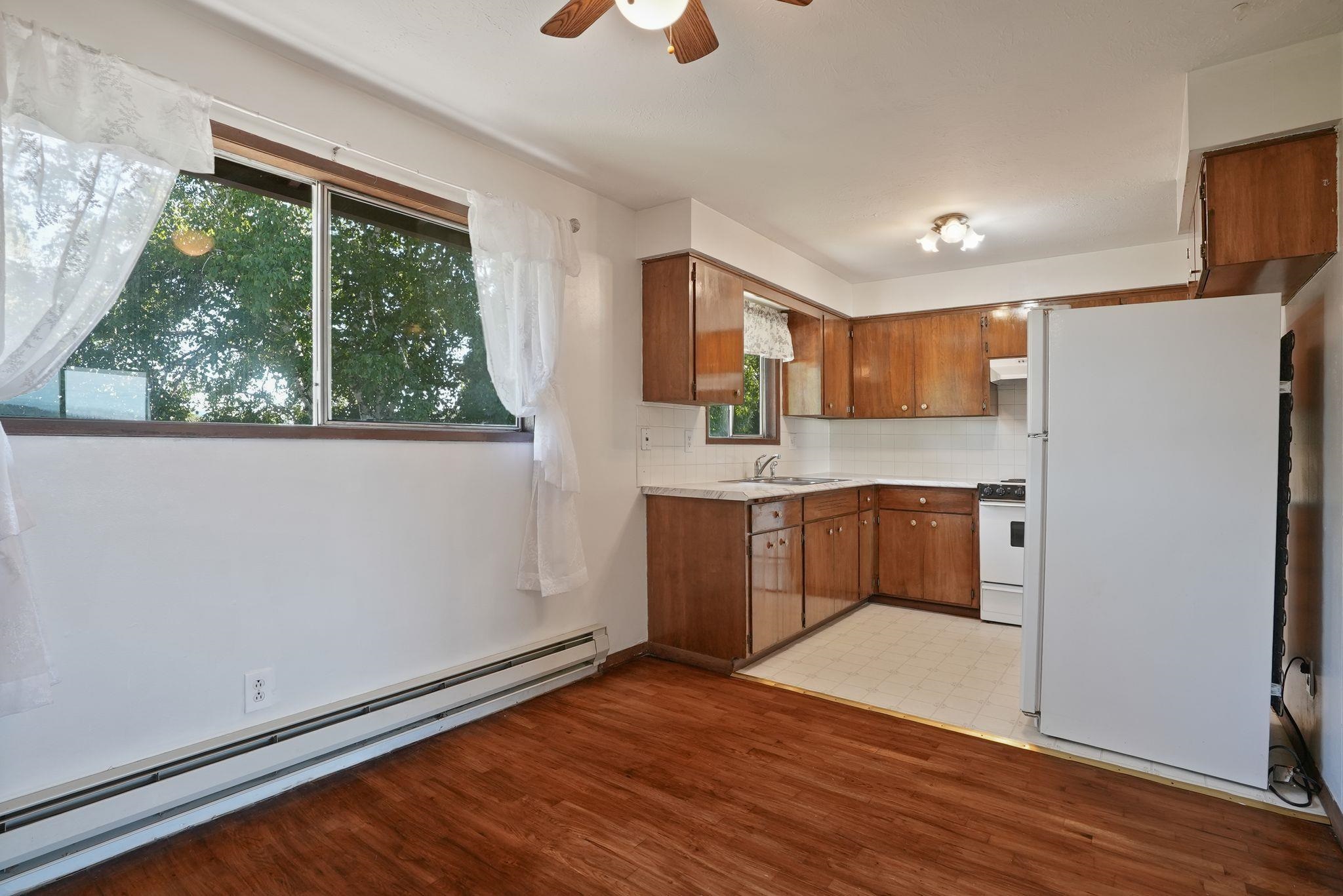 16924 E Broadway Ave