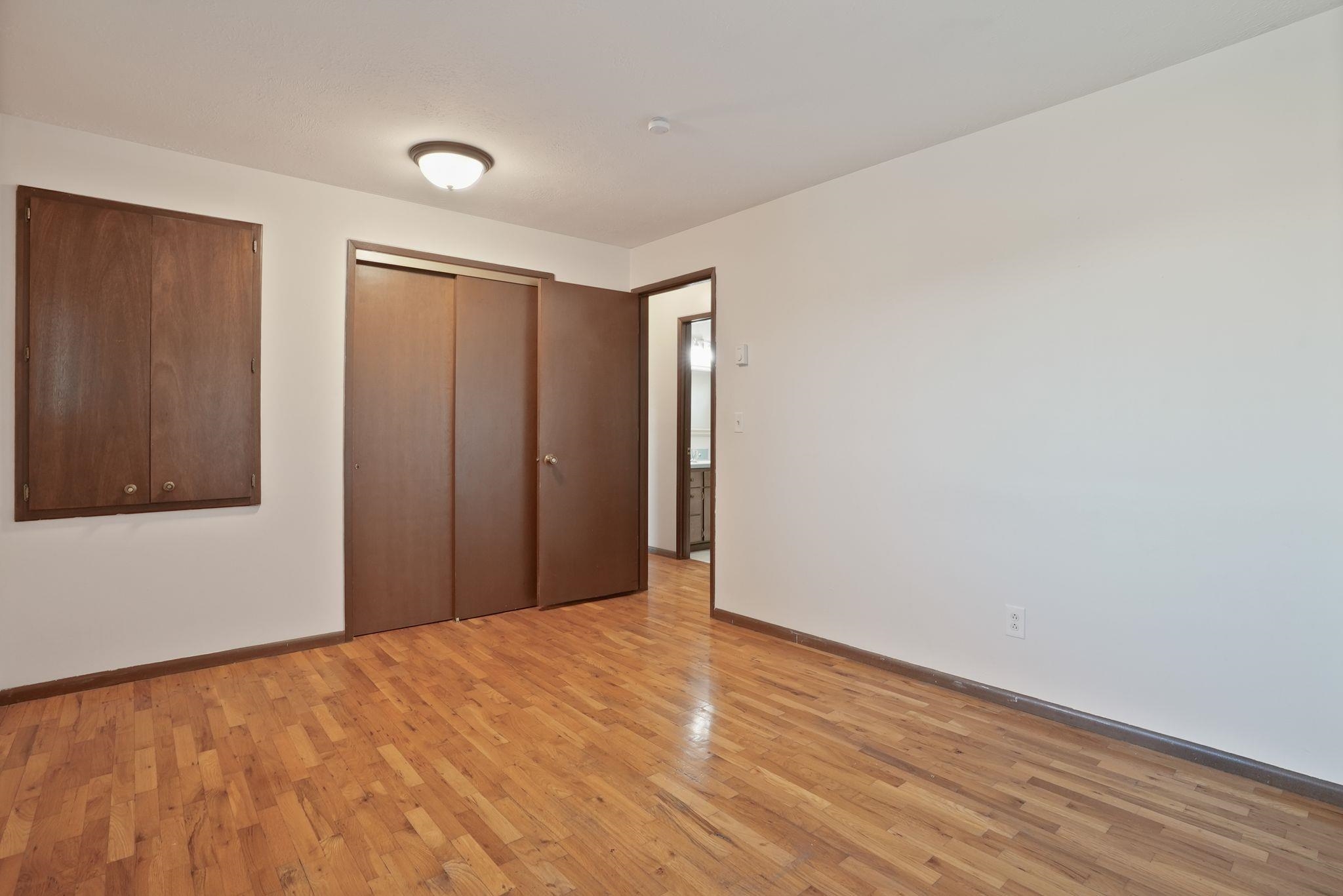 16924 E Broadway Ave