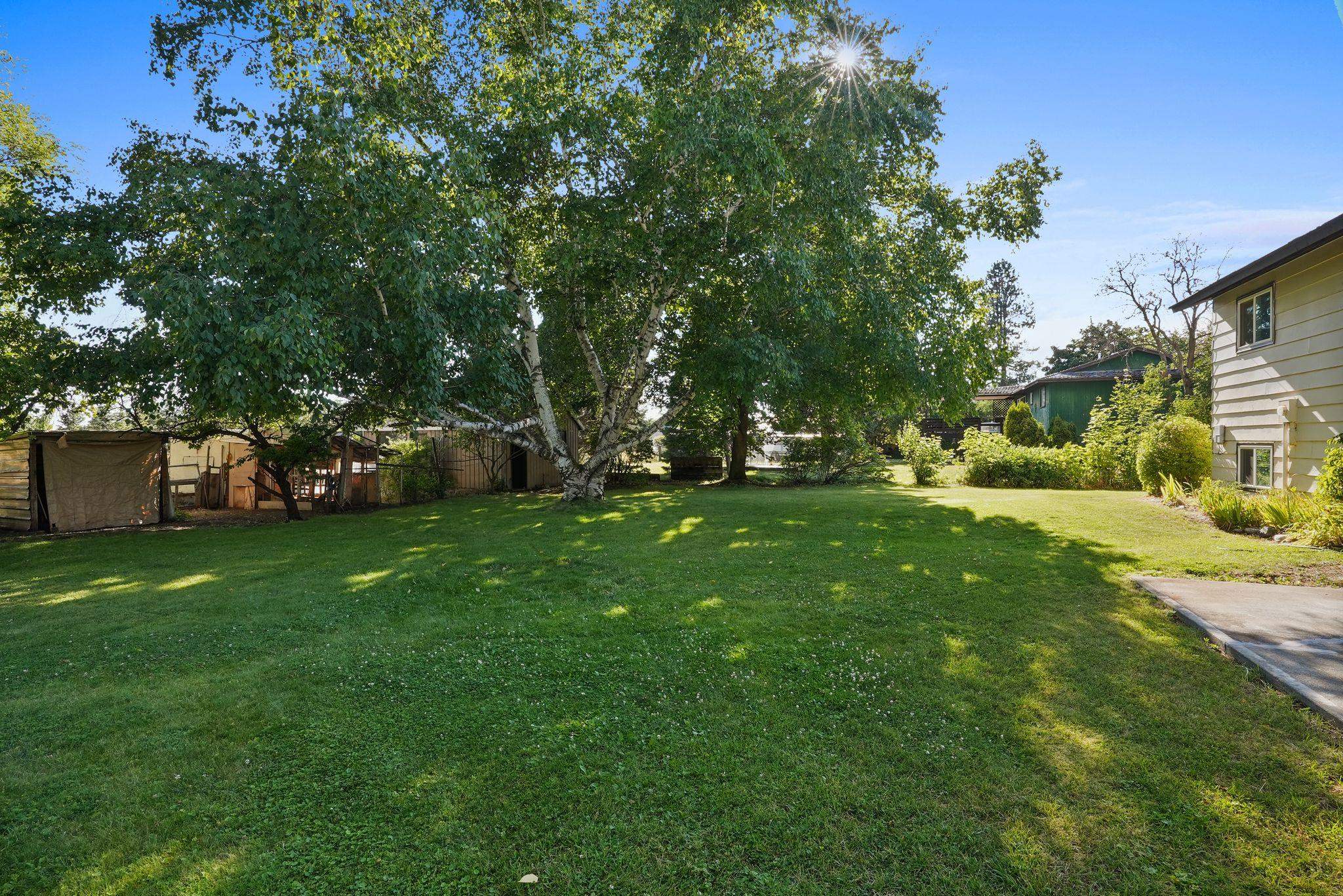 16924 E Broadway Ave