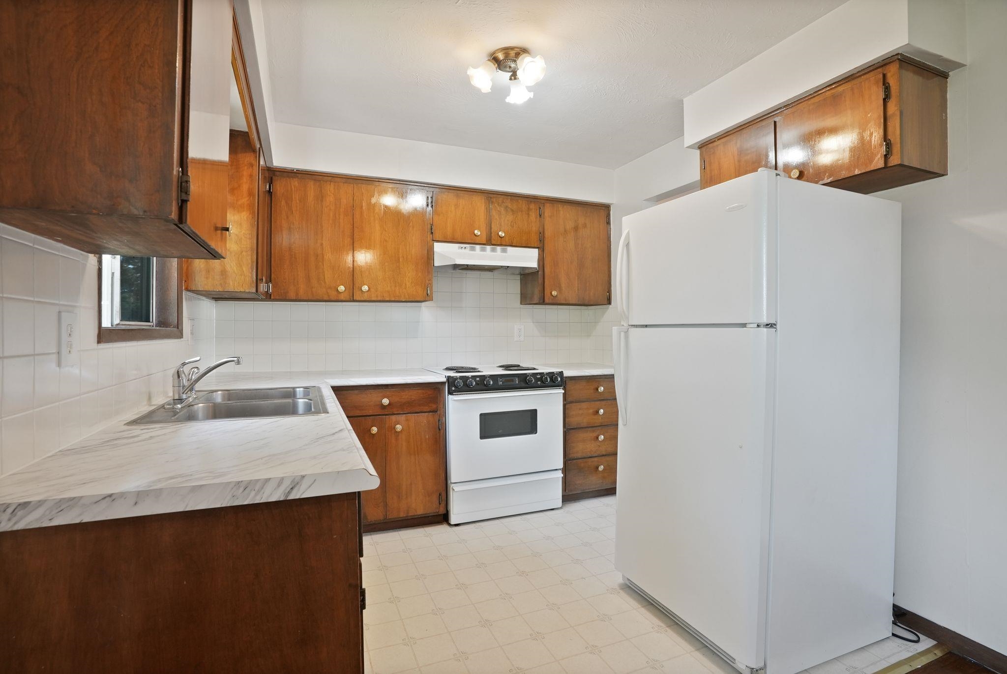 16924 E Broadway Ave