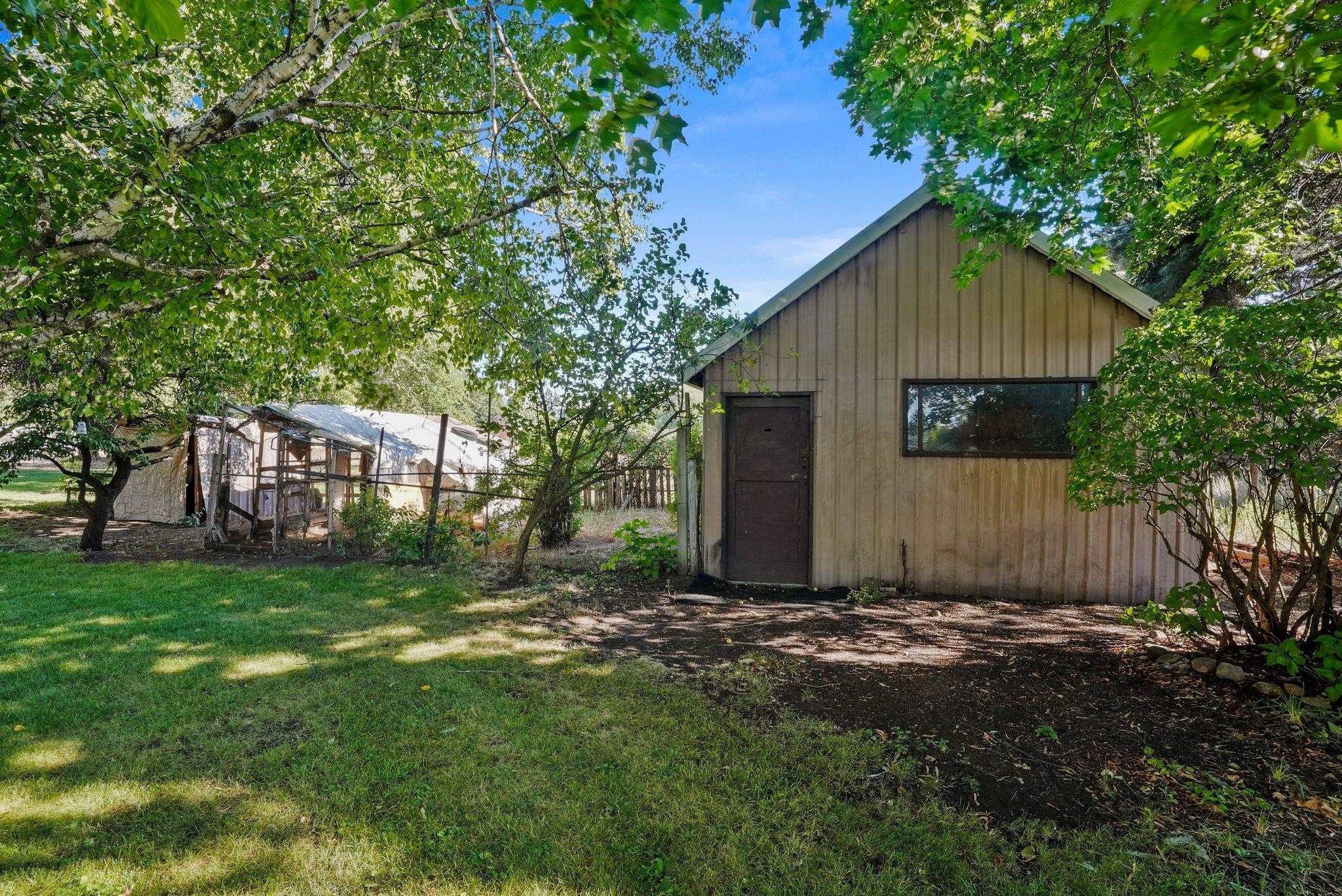 16924 E Broadway Ave