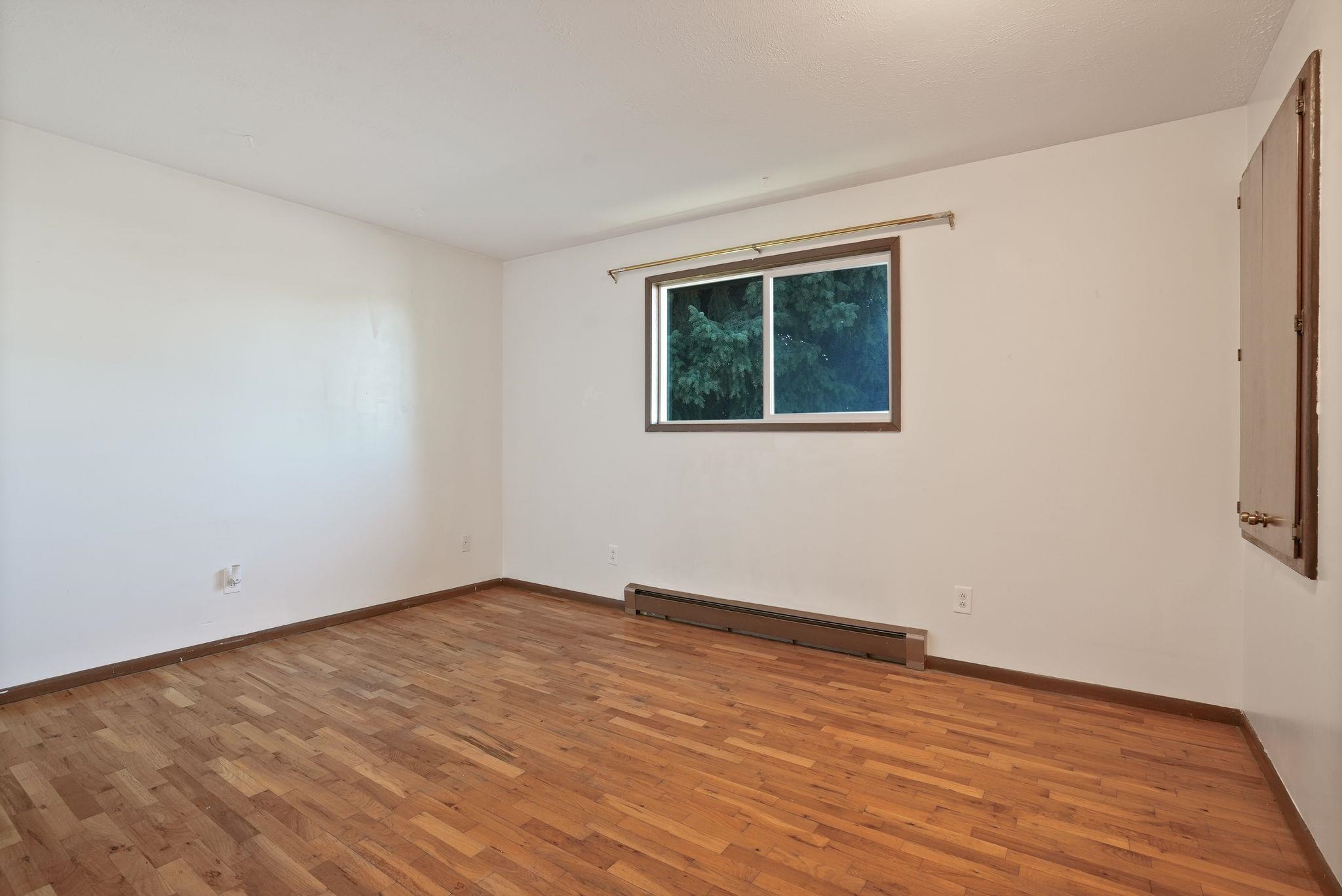 16924 E Broadway Ave