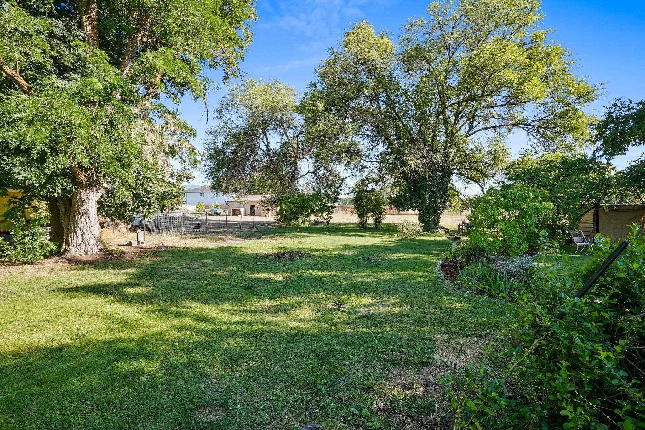 16924 E Broadway Ave