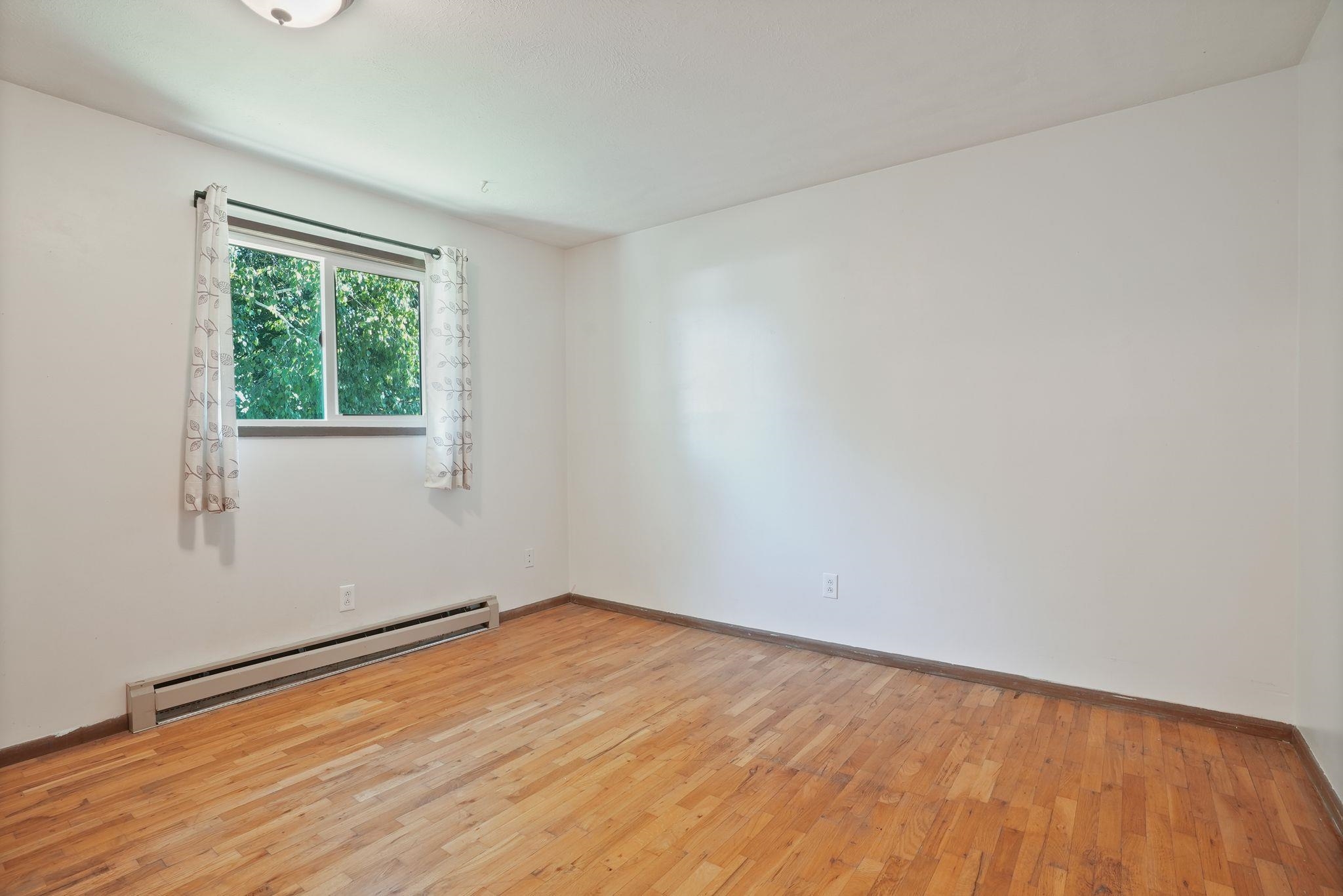 16924 E Broadway Ave