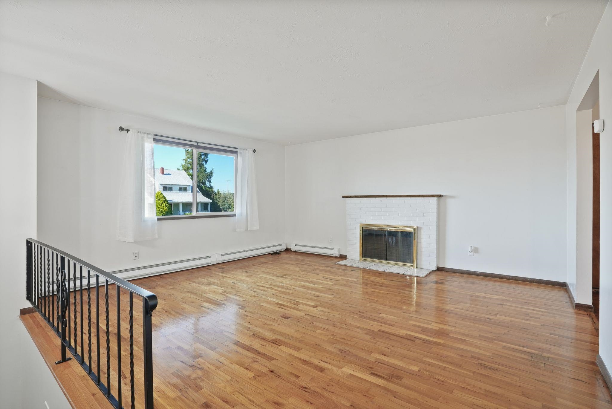 16924 E Broadway Ave