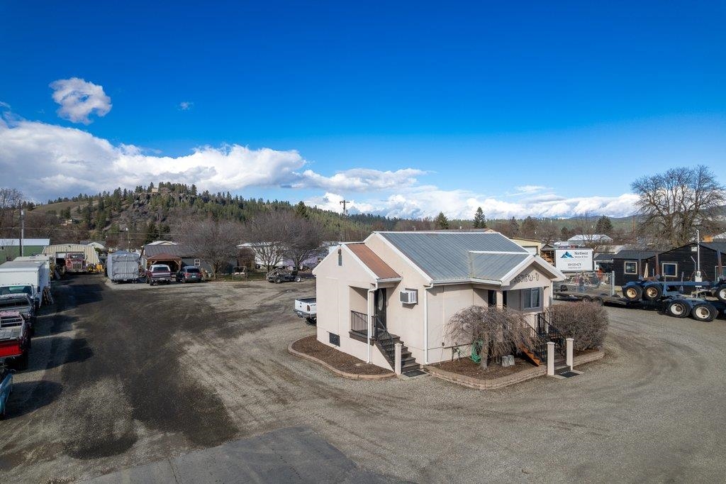 11619 - 11621 Trent Ave