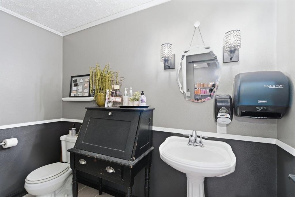 11619 - 11621 Trent Ave