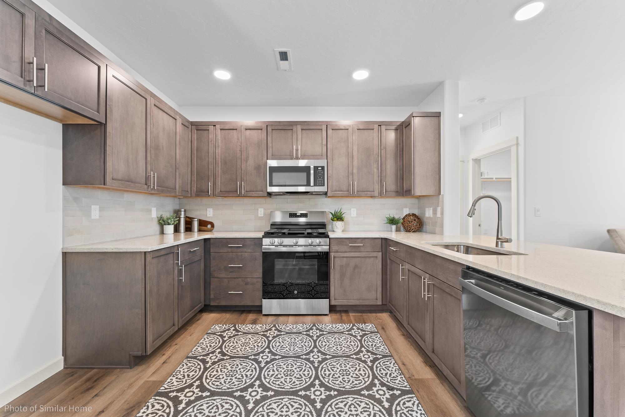 228 N Viewmont Ct