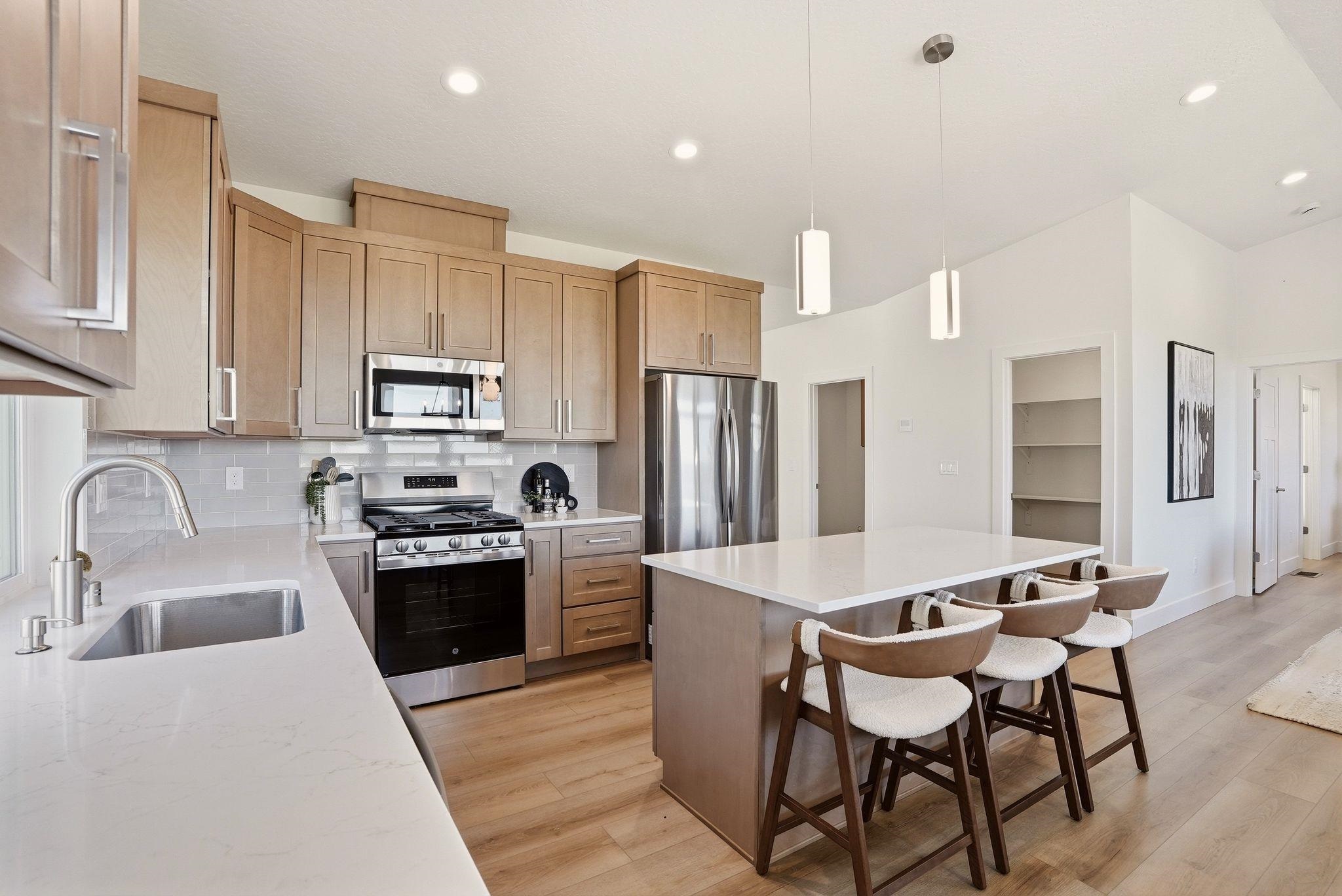 4233 W Tolliver Ct
