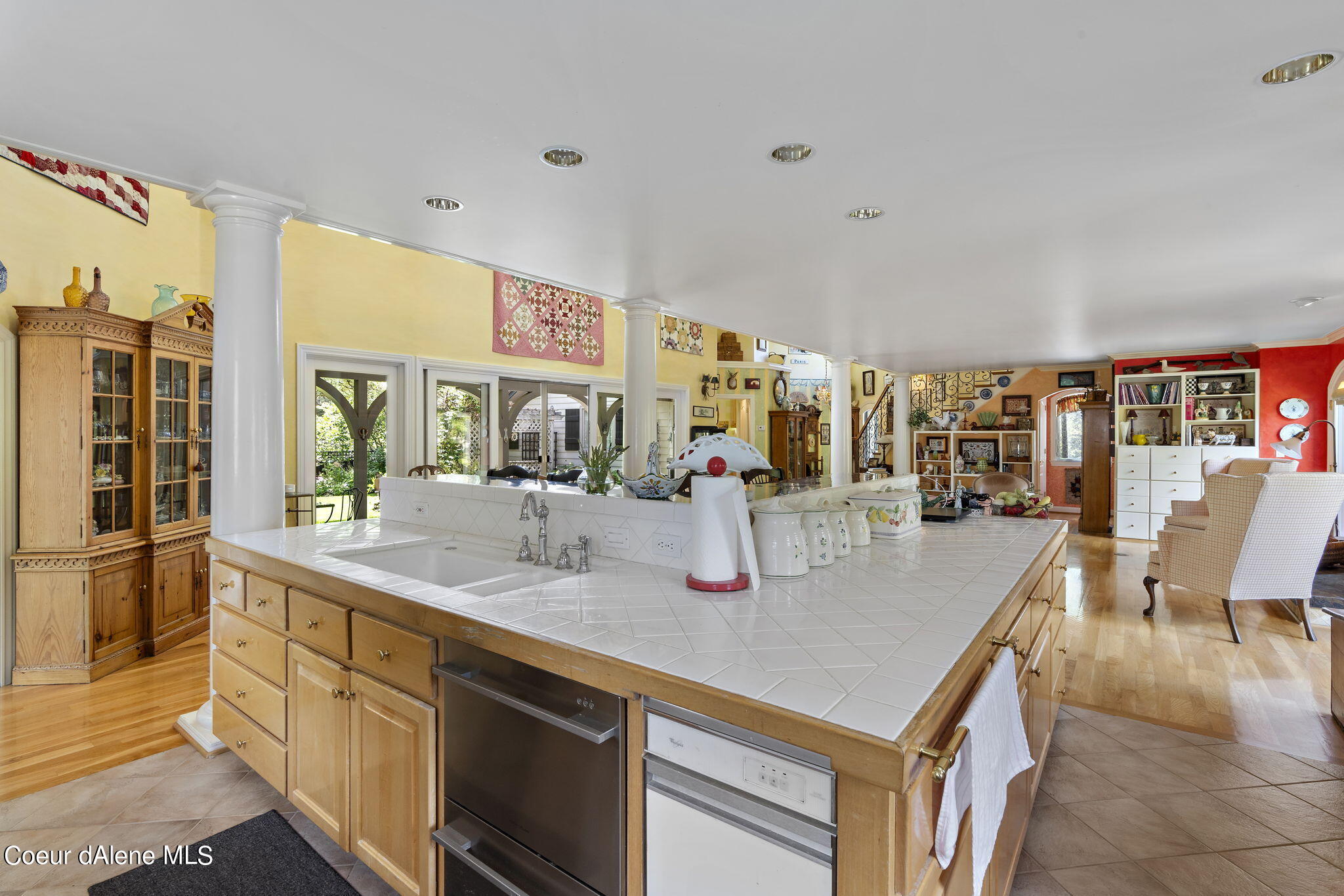 8262 S Gilmore Ln