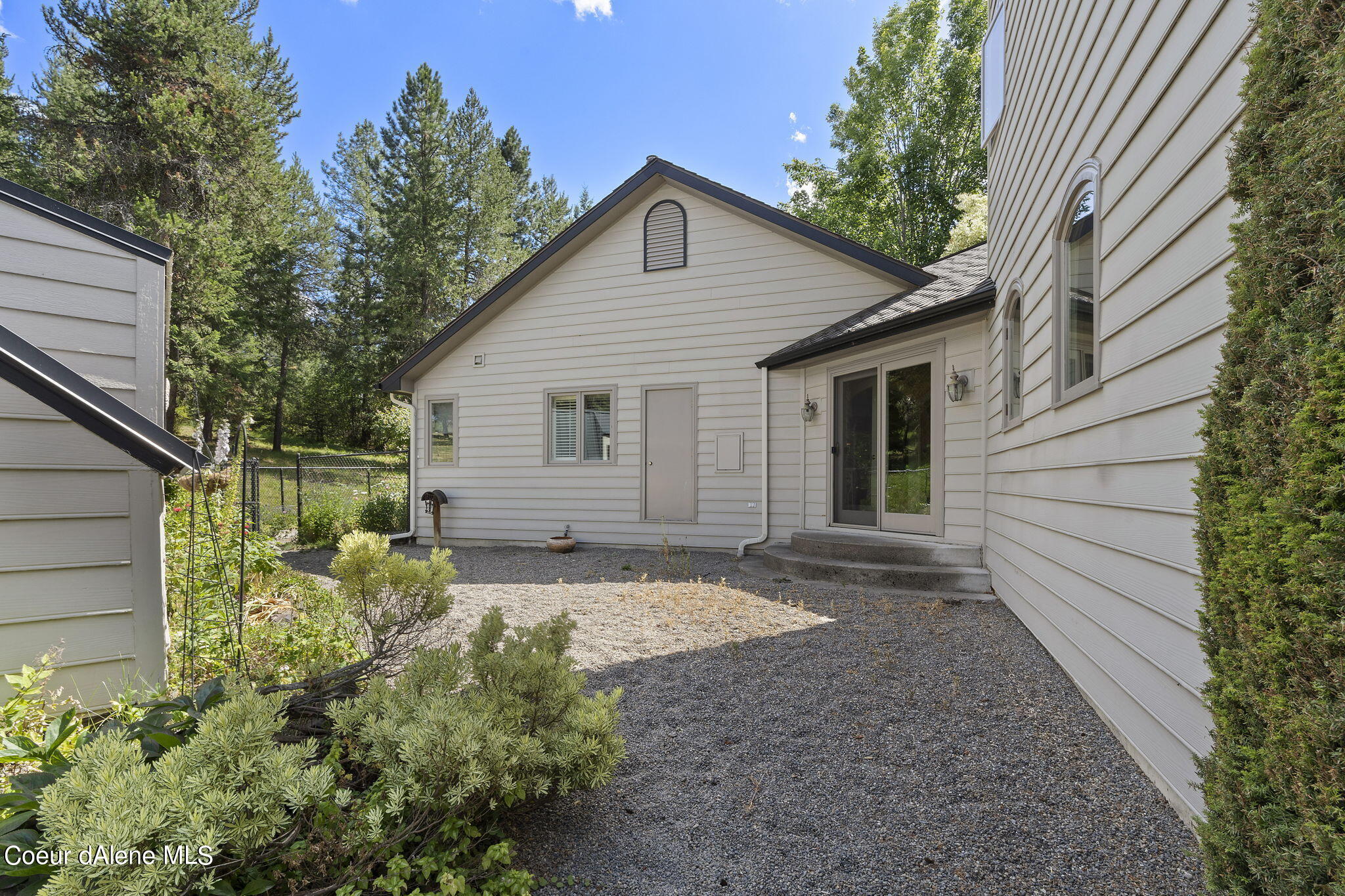 8262 S Gilmore Ln