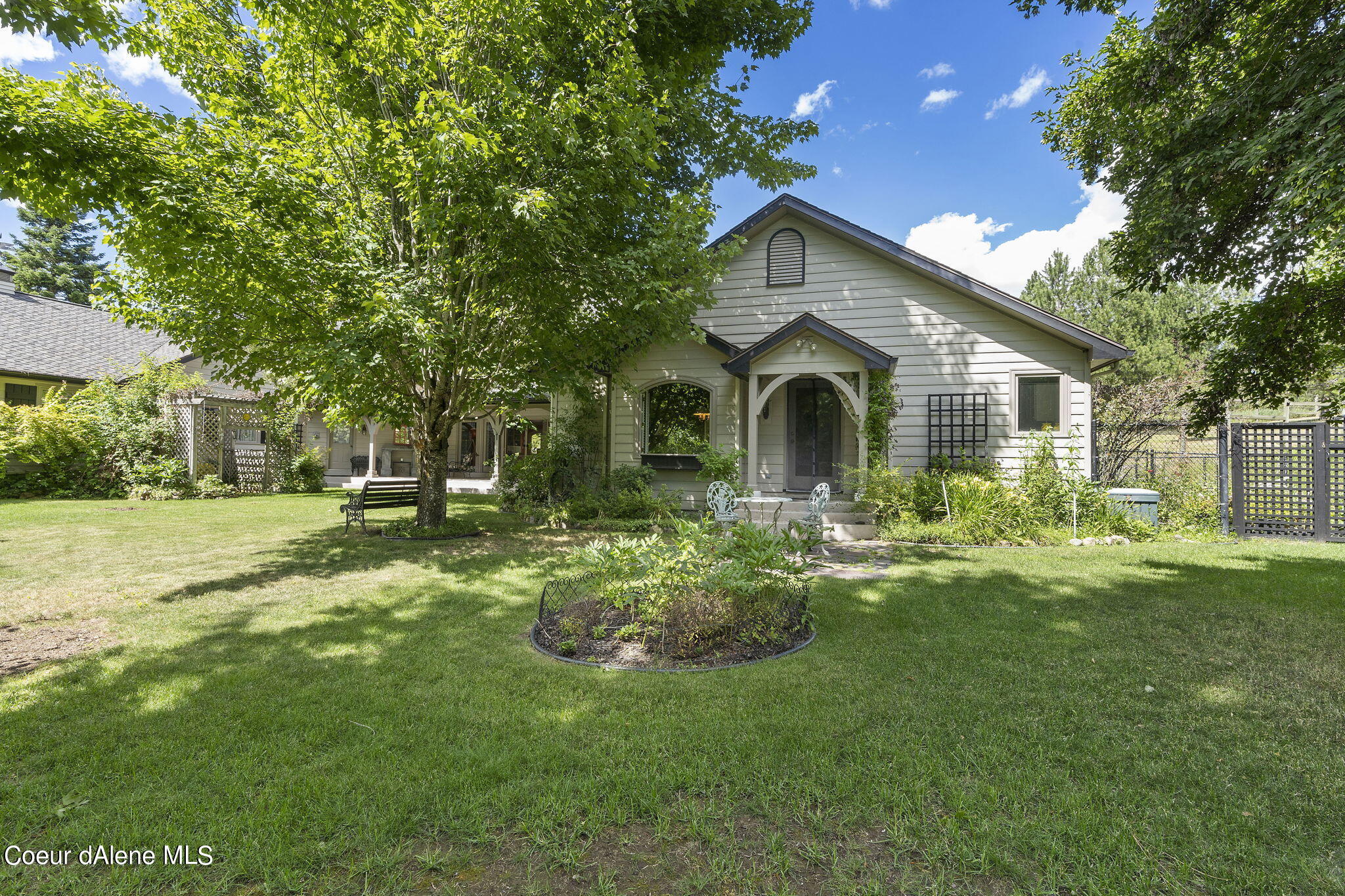 8262 S Gilmore Ln