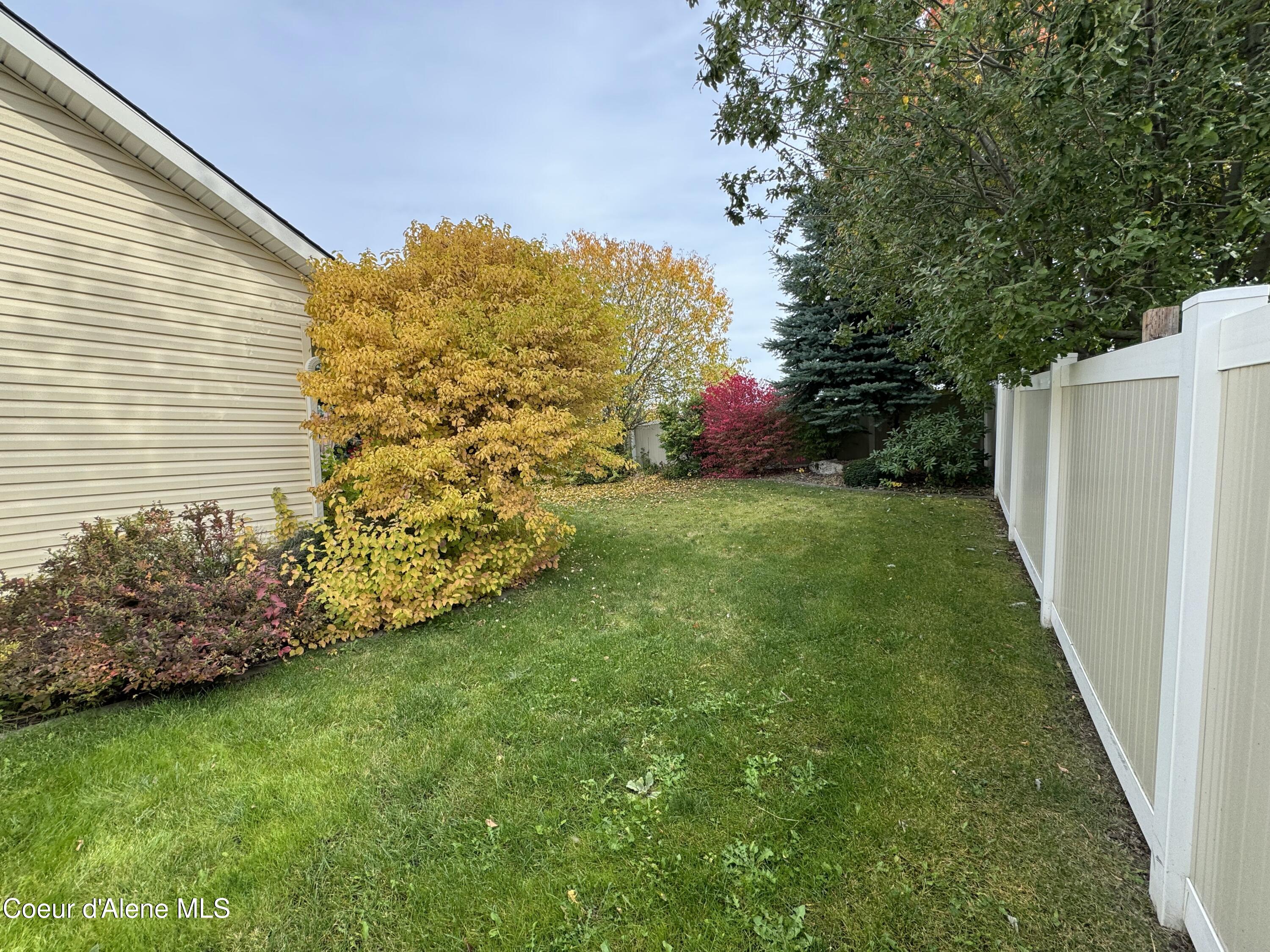 8208 N SALMONBERRY LOOP