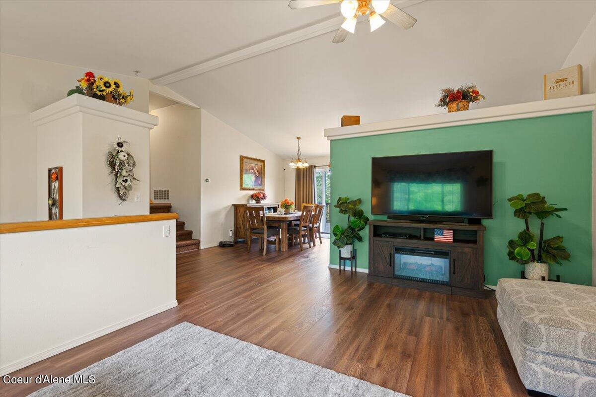 1672 N WILLAMETTE DR
