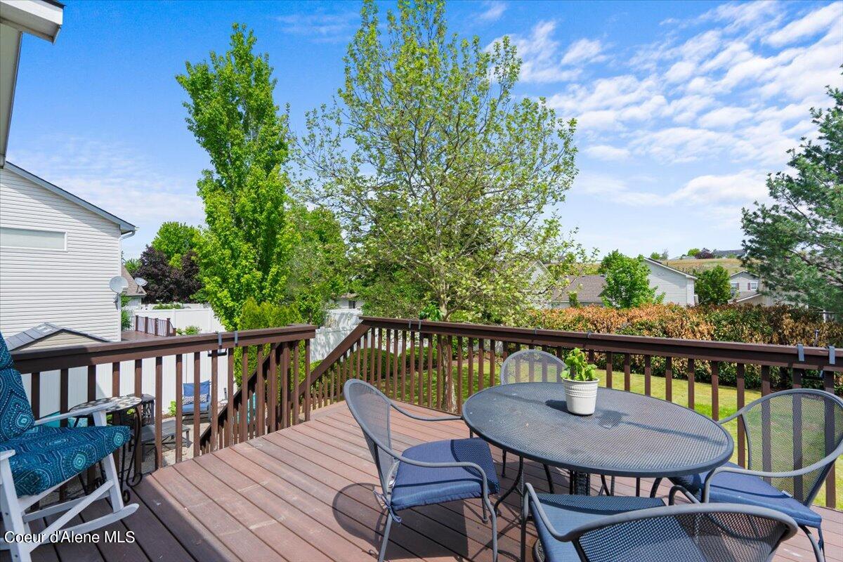1672 N WILLAMETTE DR