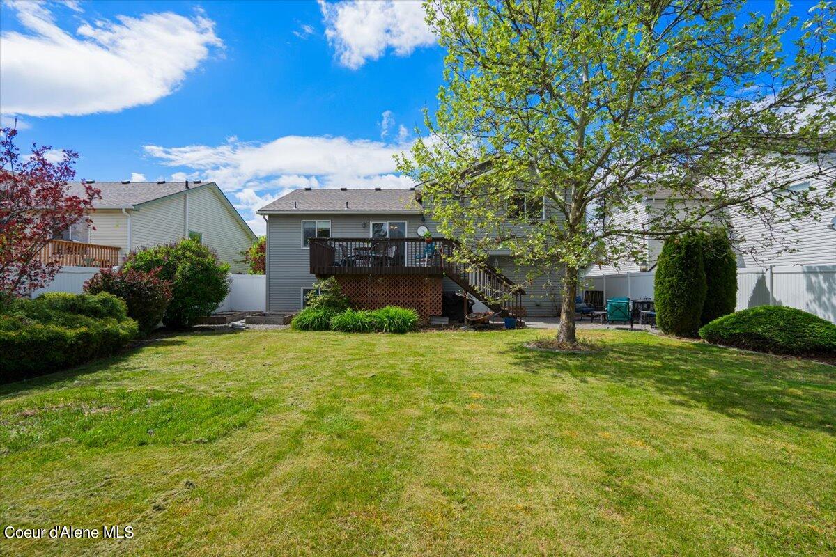 1672 N WILLAMETTE DR
