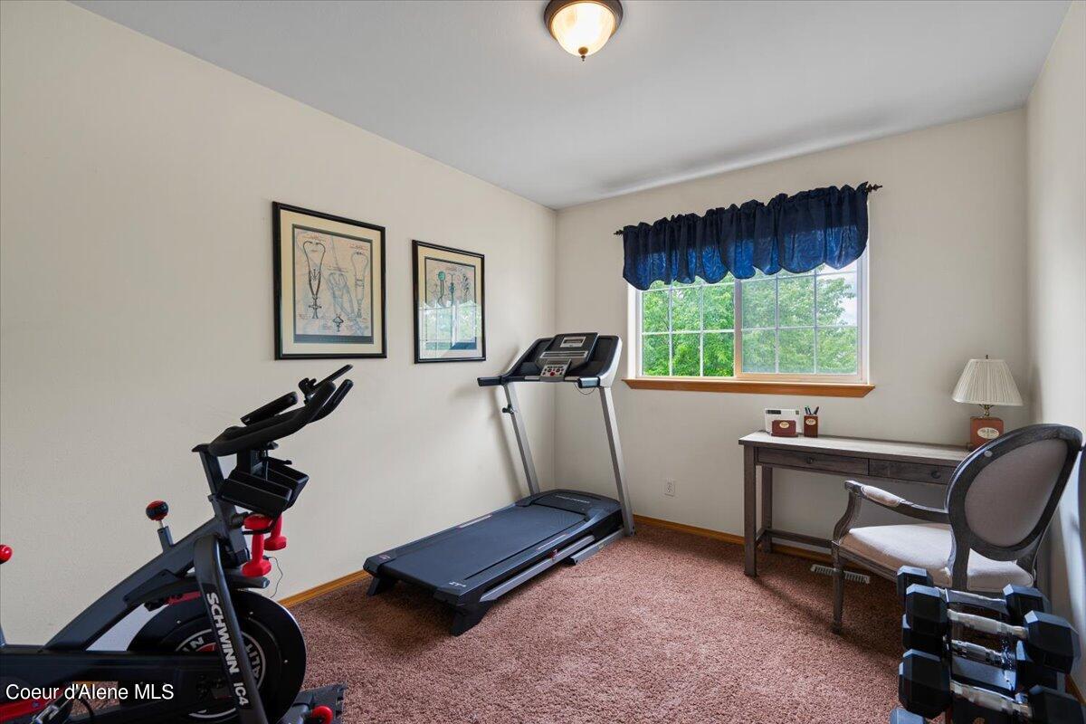 1672 N WILLAMETTE DR