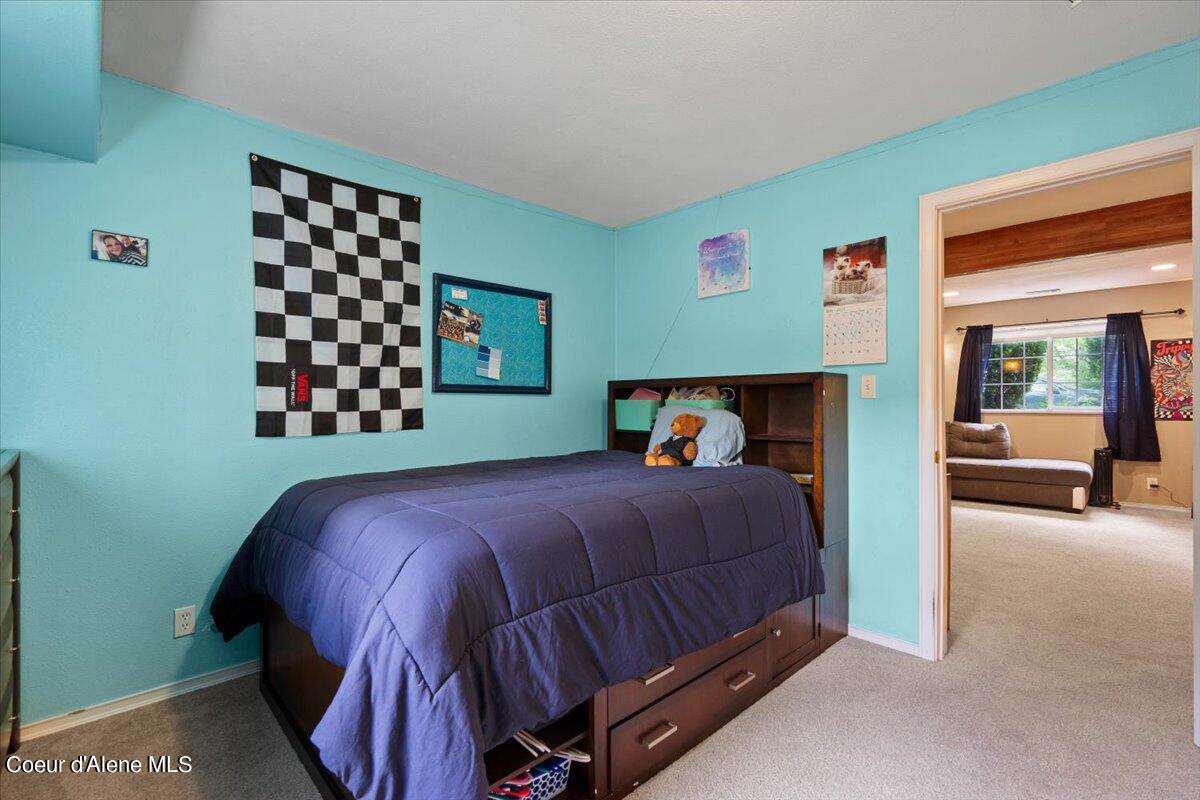 1672 N WILLAMETTE DR